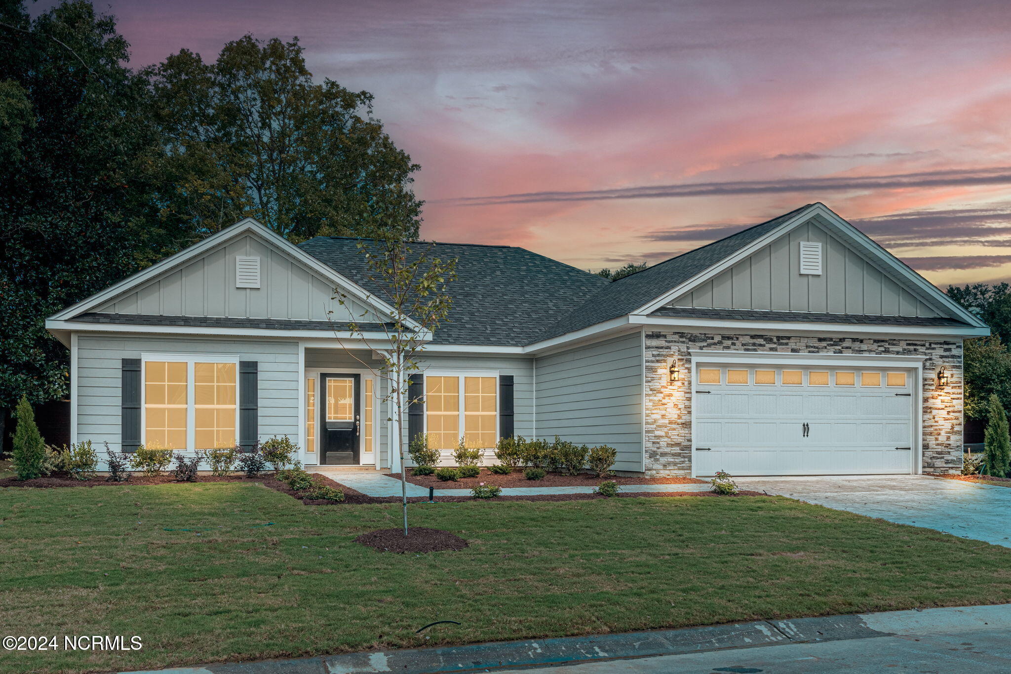 126 Firethorn Circle Property Photo 1