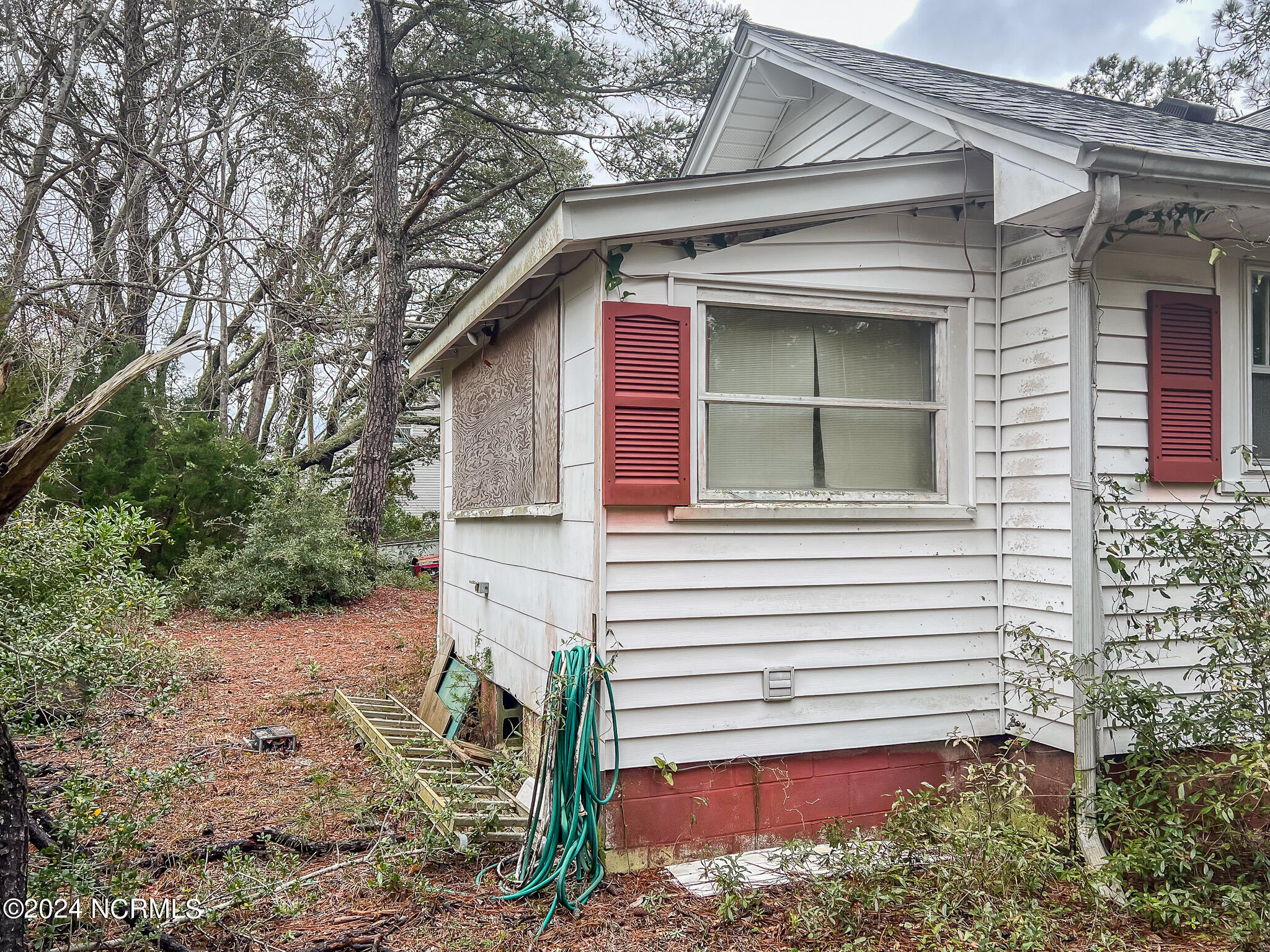 221 Cape Lookout Drive Property Photo 7