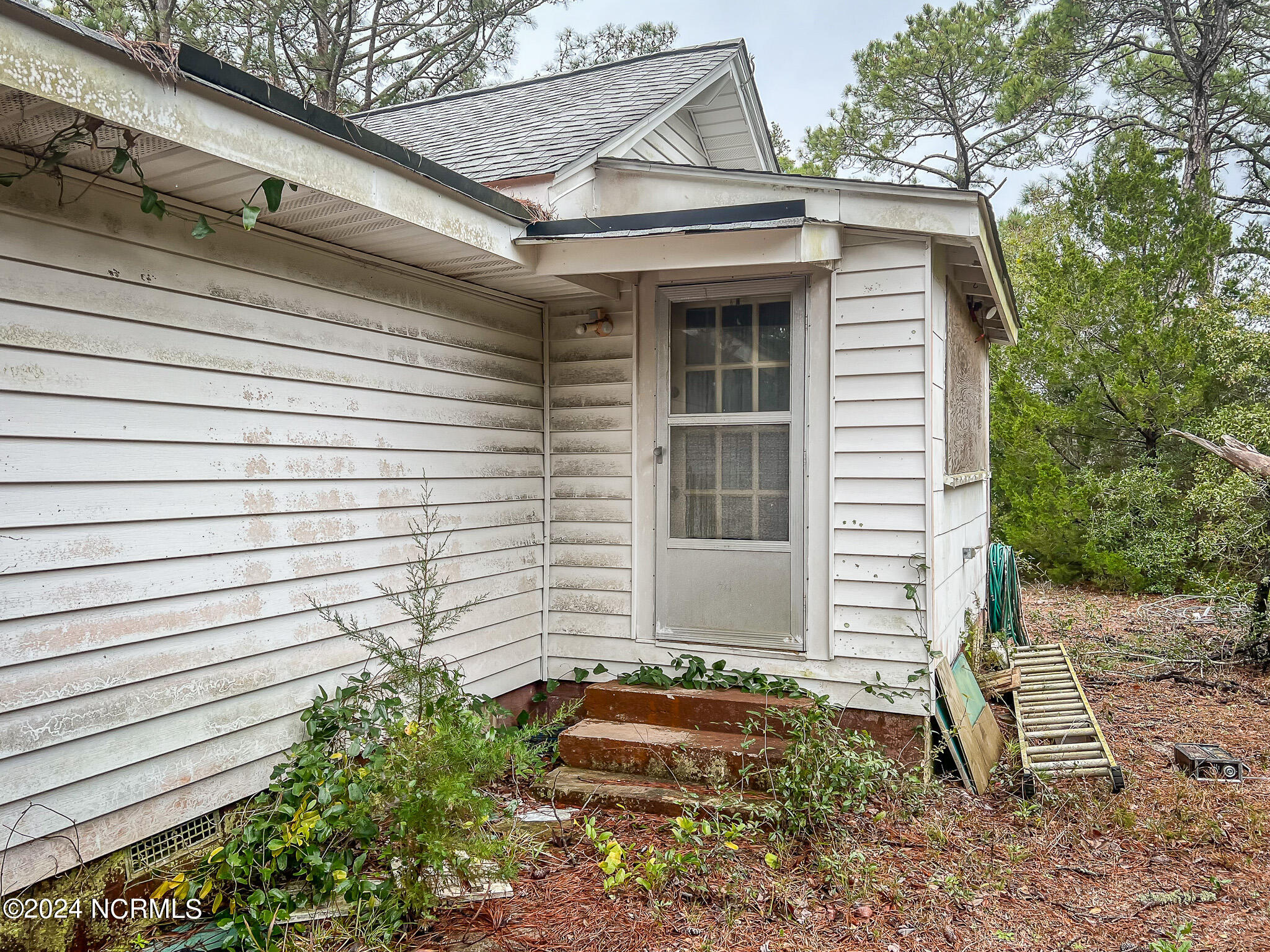221 Cape Lookout Drive Property Photo 8