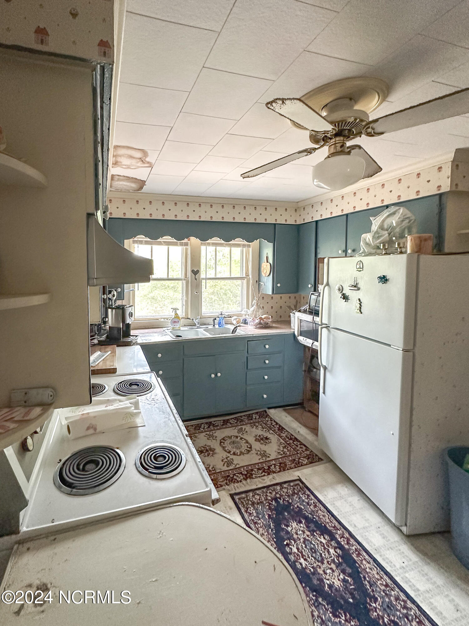 221 Cape Lookout Drive Property Photo 11