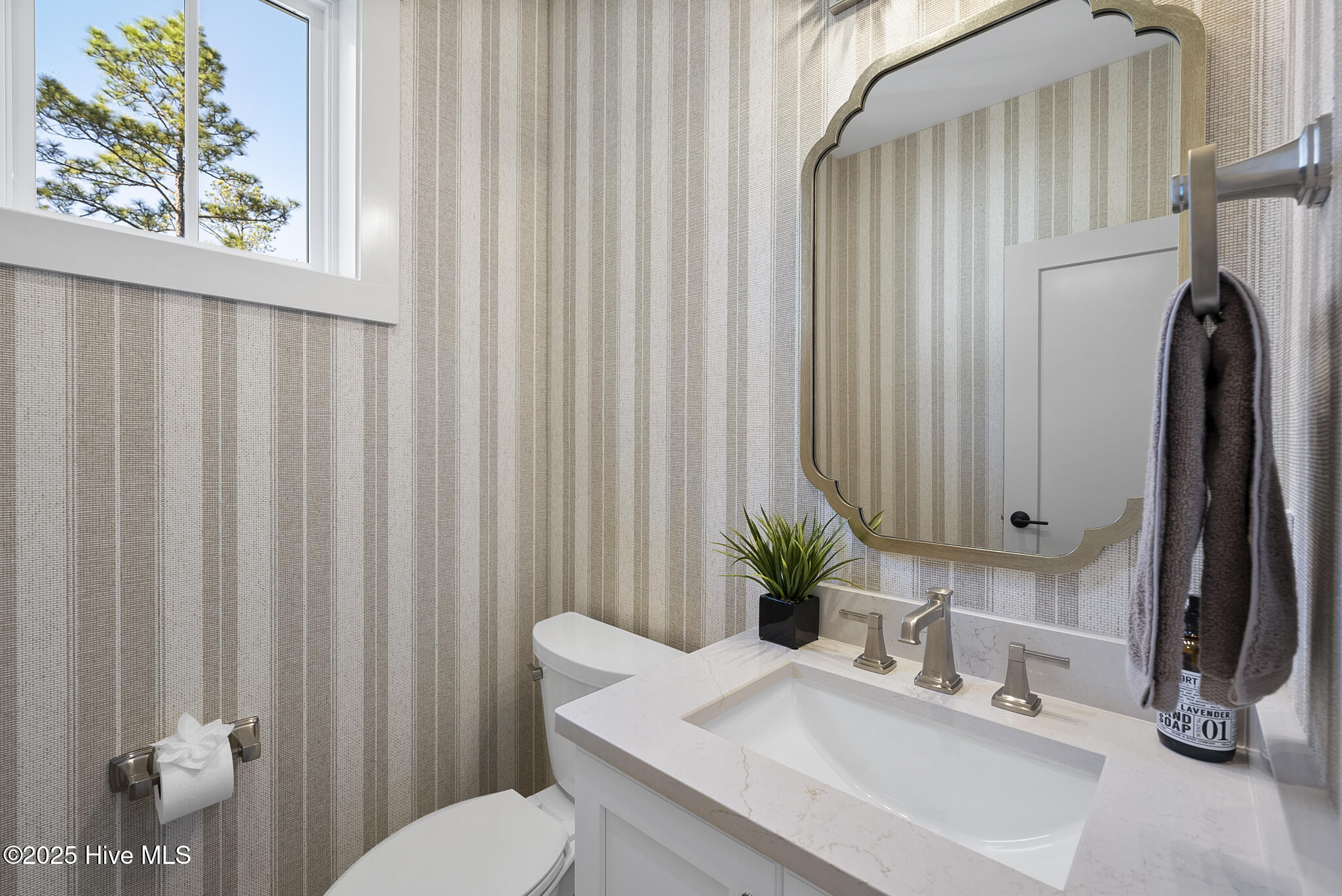 215 Hollycrest Drive Property Photo 33