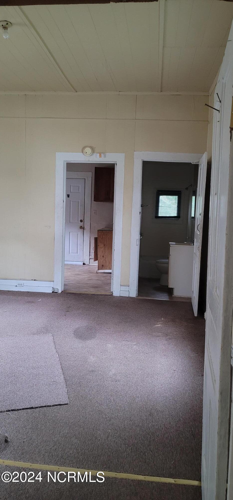 106 Ash Street E Property Photo 9