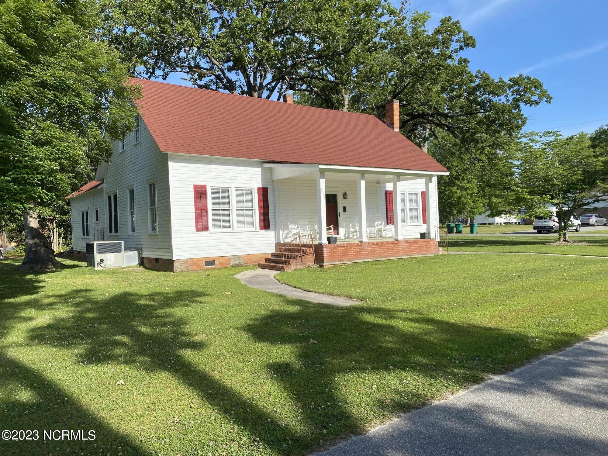217 N Howard Street Property Photo 2