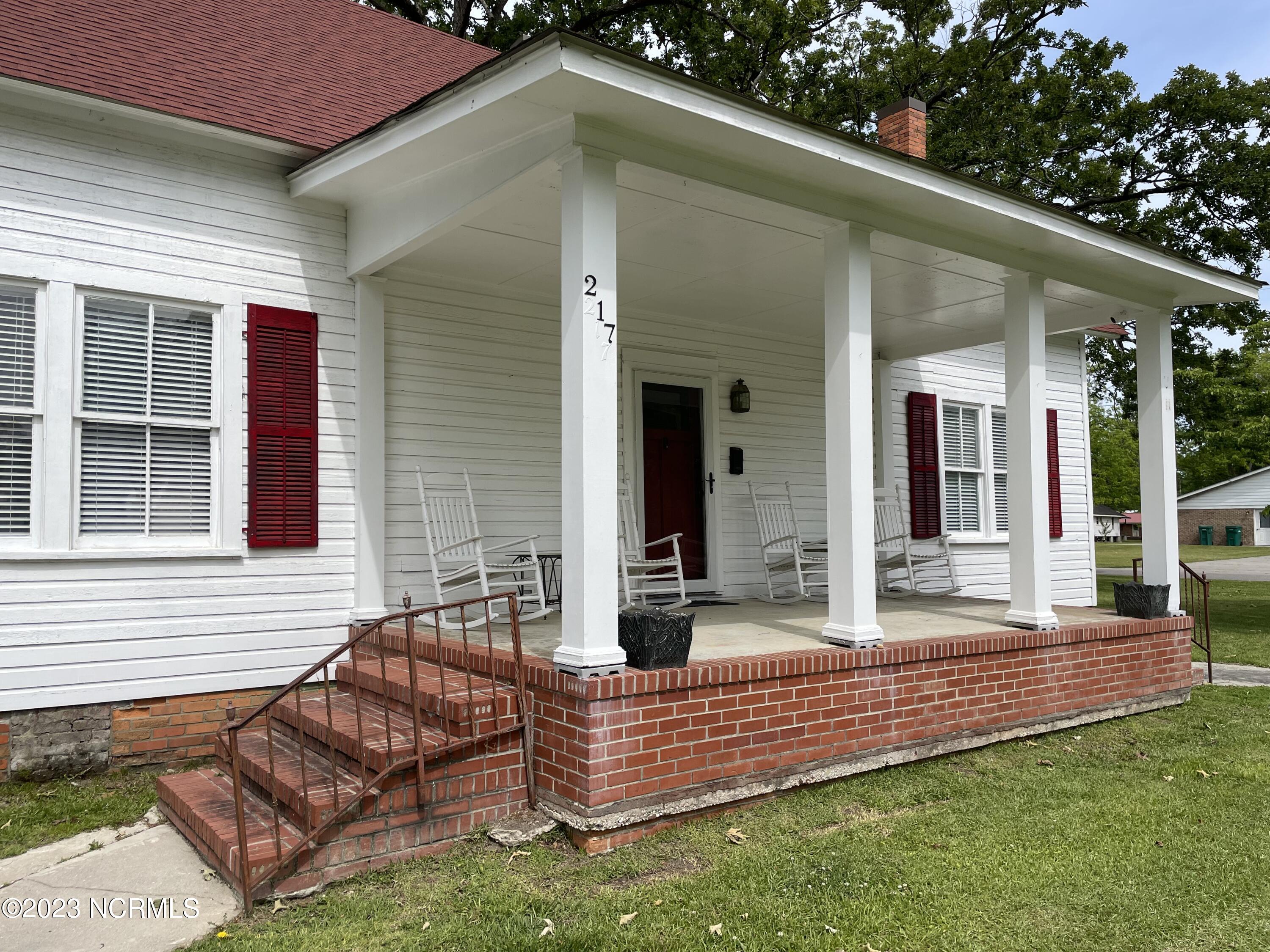 217 N Howard Street Property Photo 6