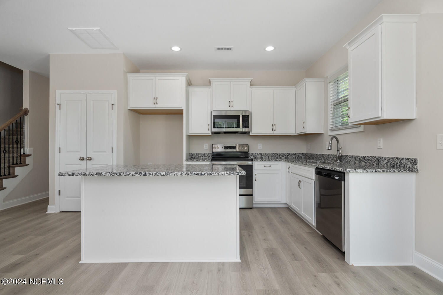 98 Thistle Court Property Photo 13