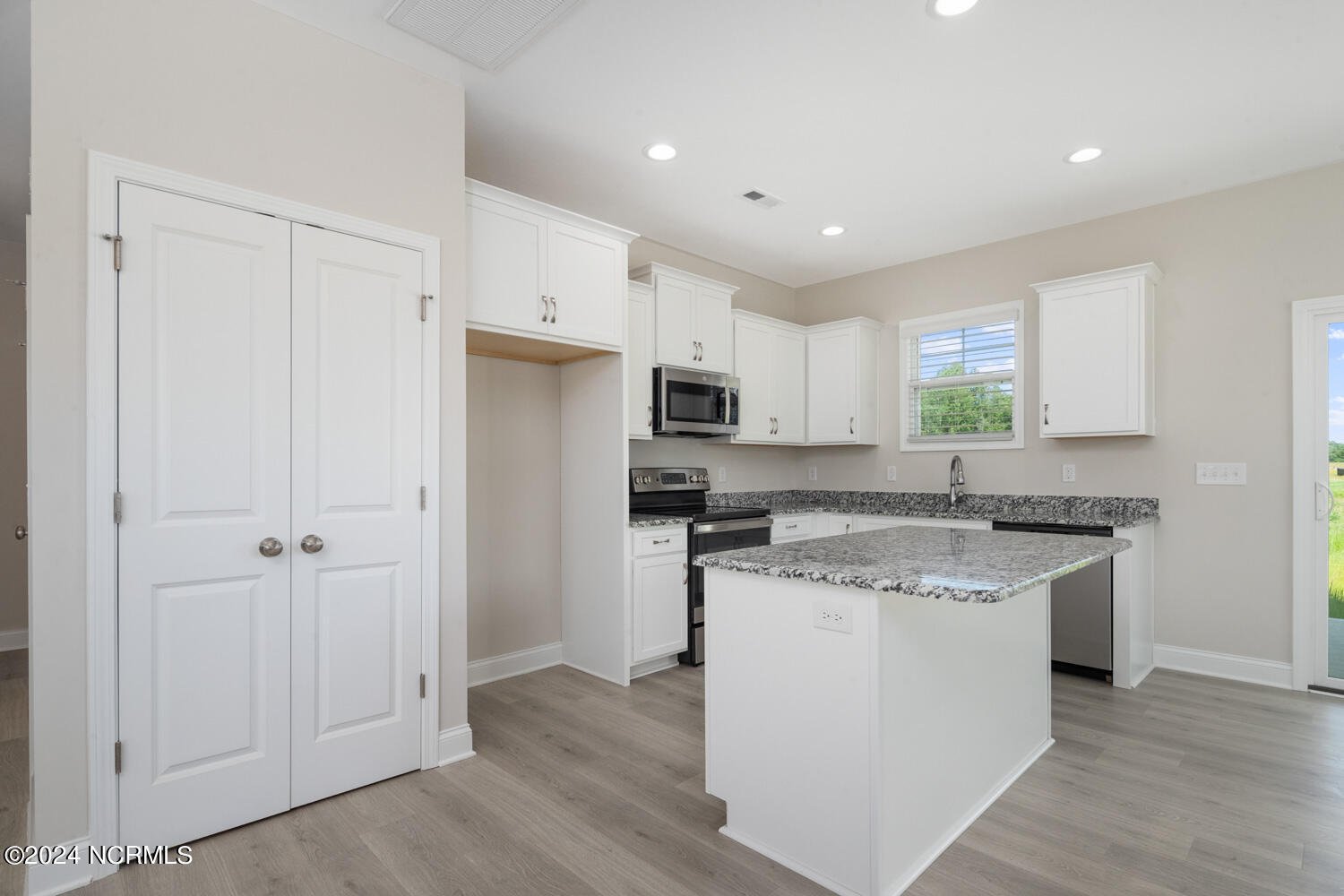 98 Thistle Court Property Photo 17