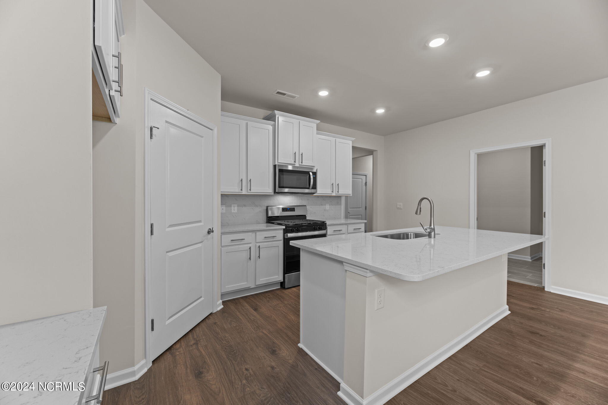 6008 Bayberry Park Drive Property Photo 11