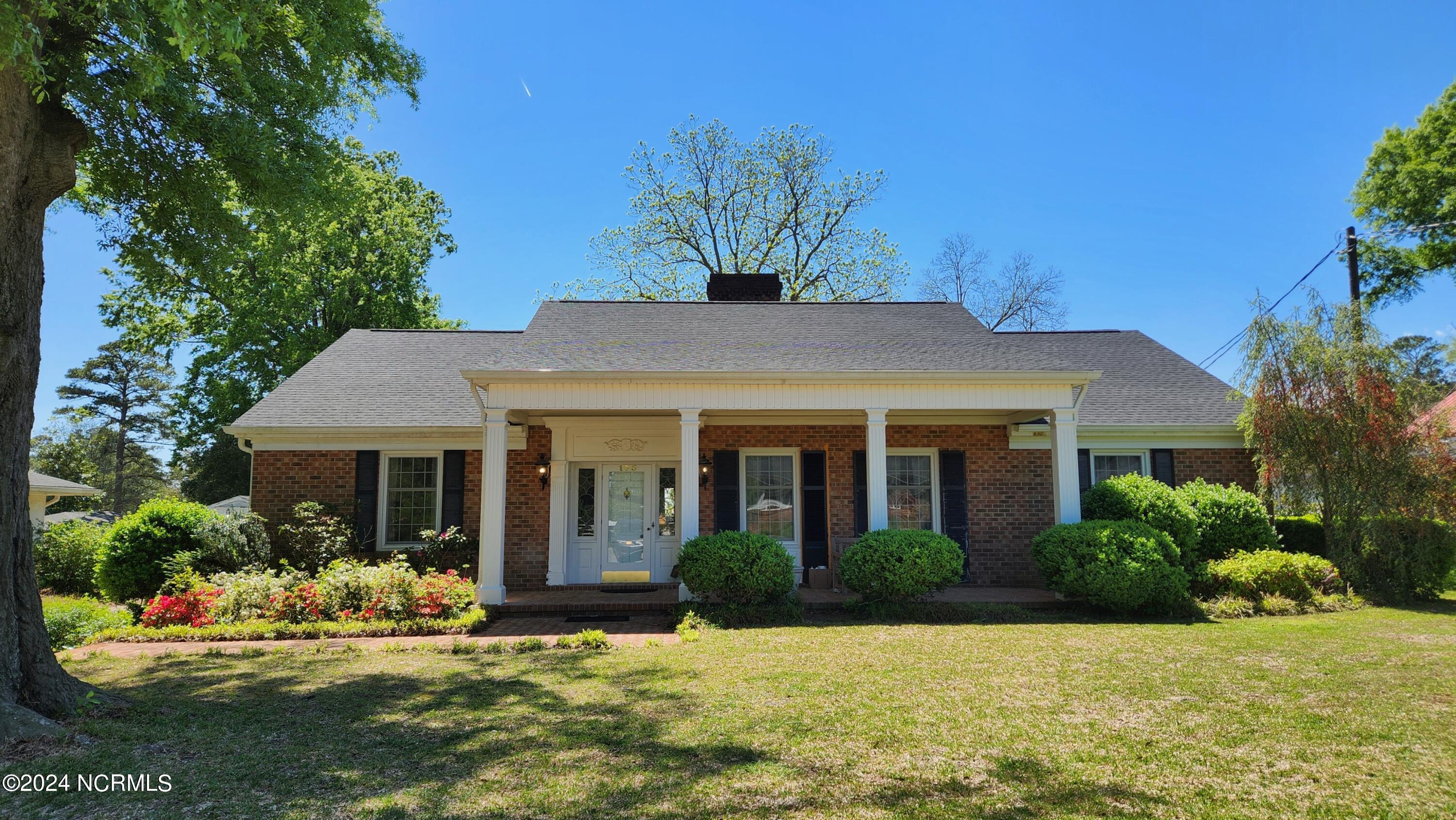 105 Finch Street Property Photo 1