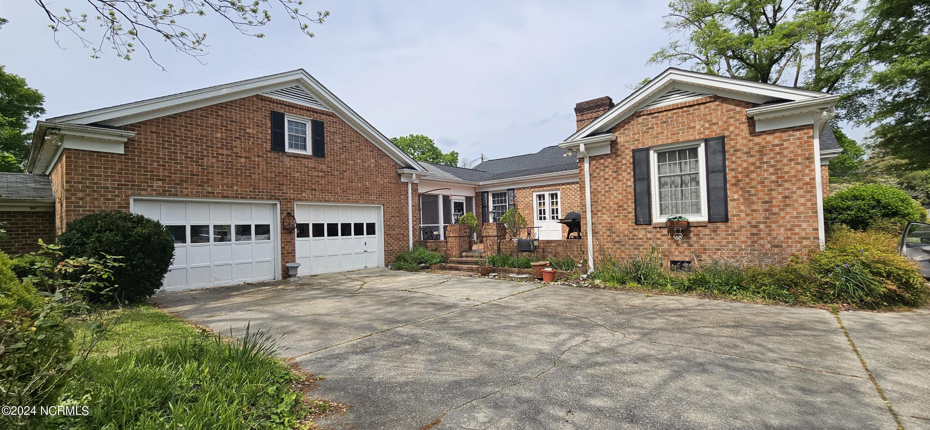 105 Finch Street Property Photo 5