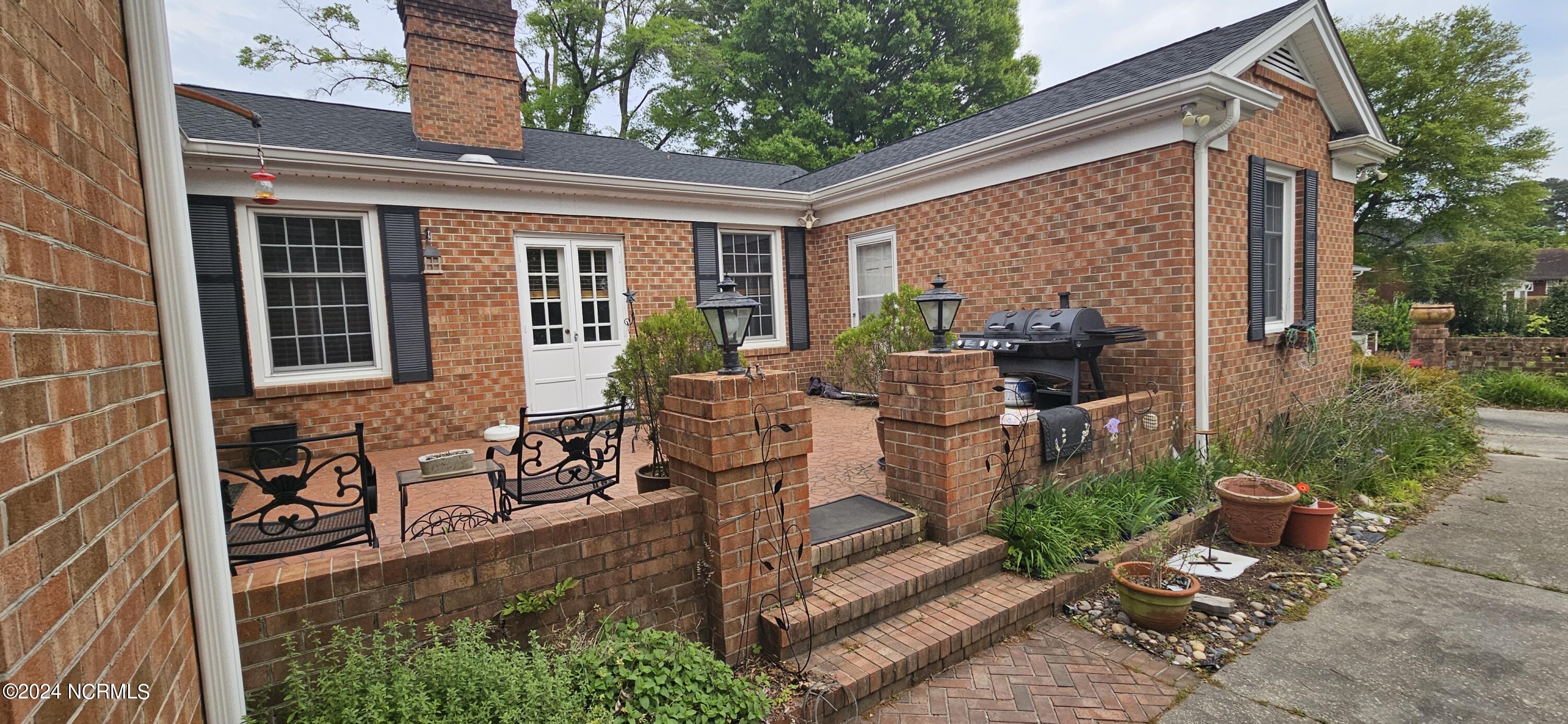 105 Finch Street Property Photo 6