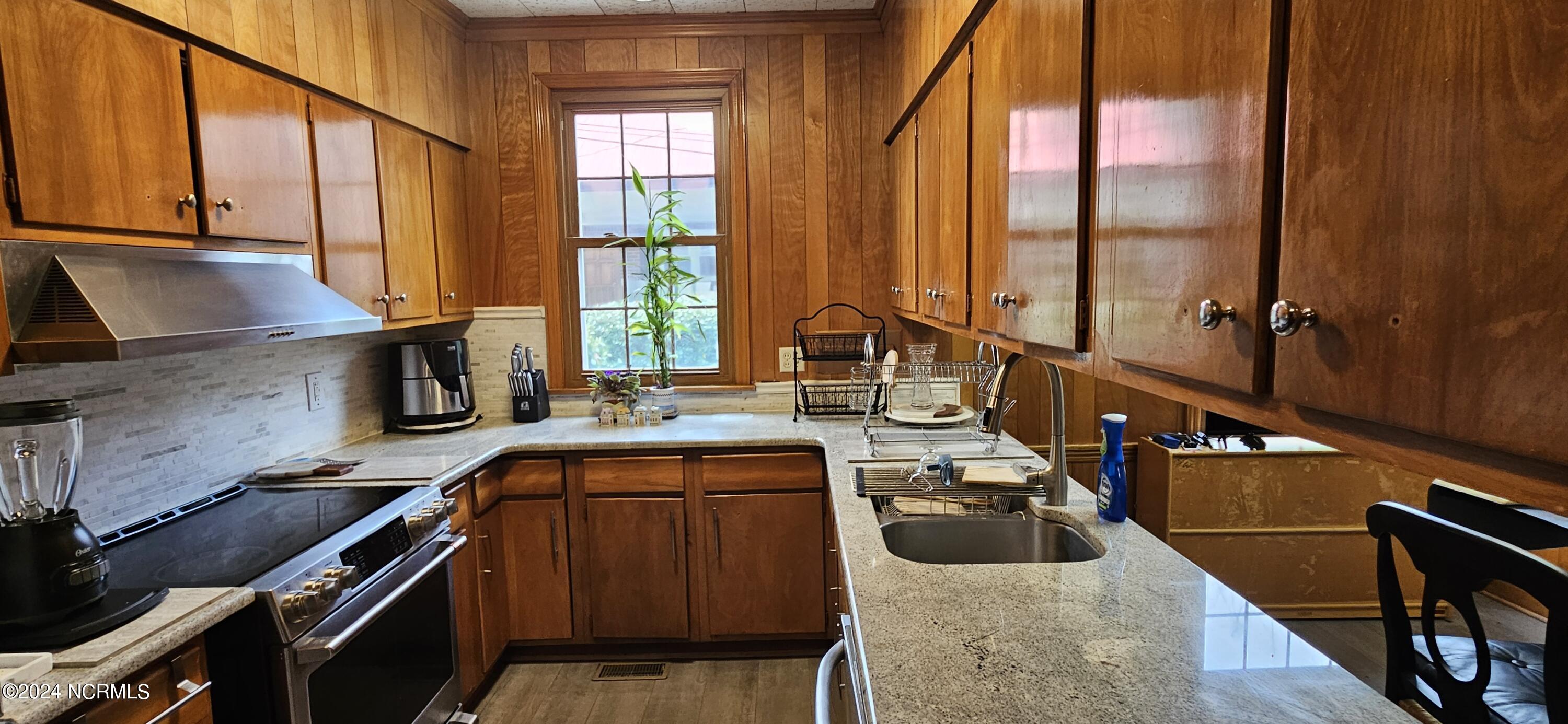 105 Finch Street Property Photo 14