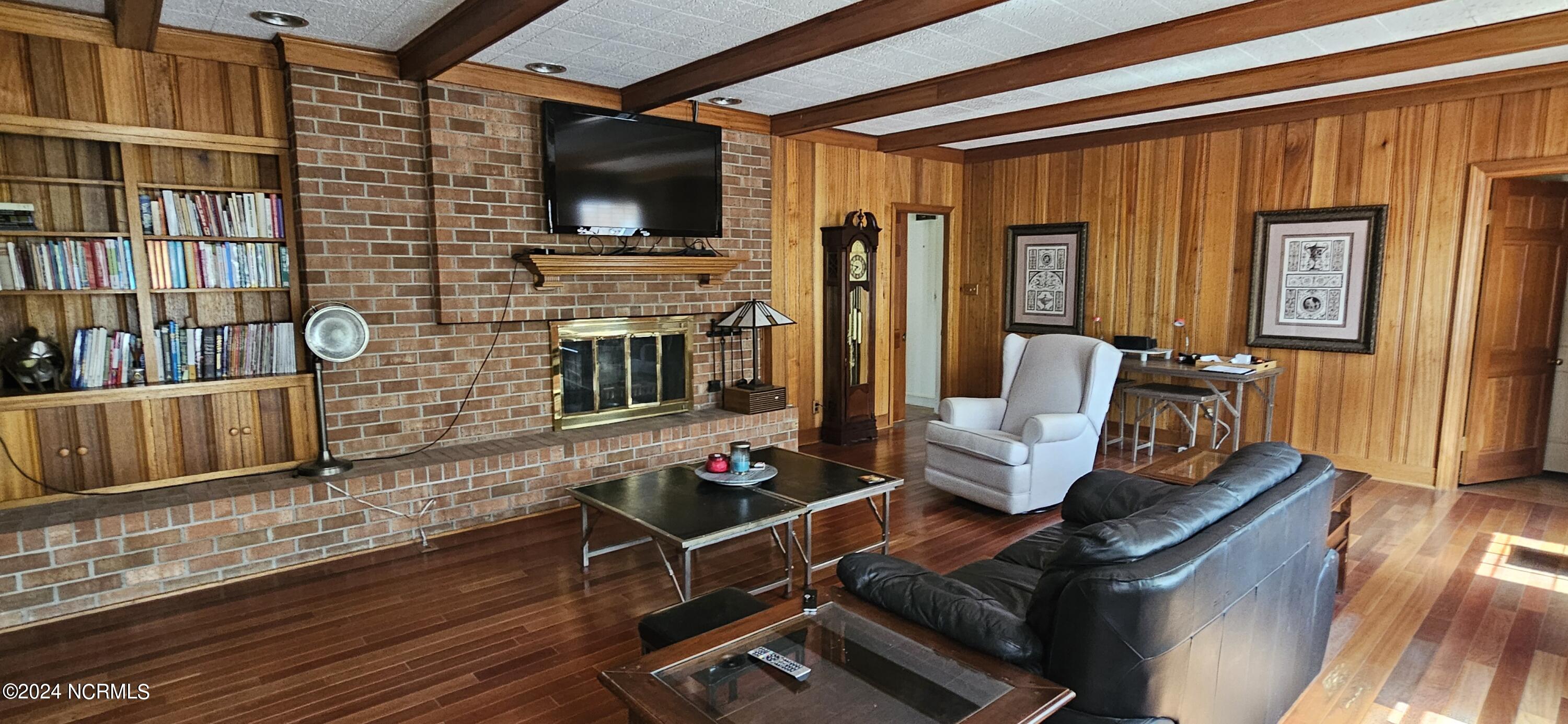105 Finch Street Property Photo 16