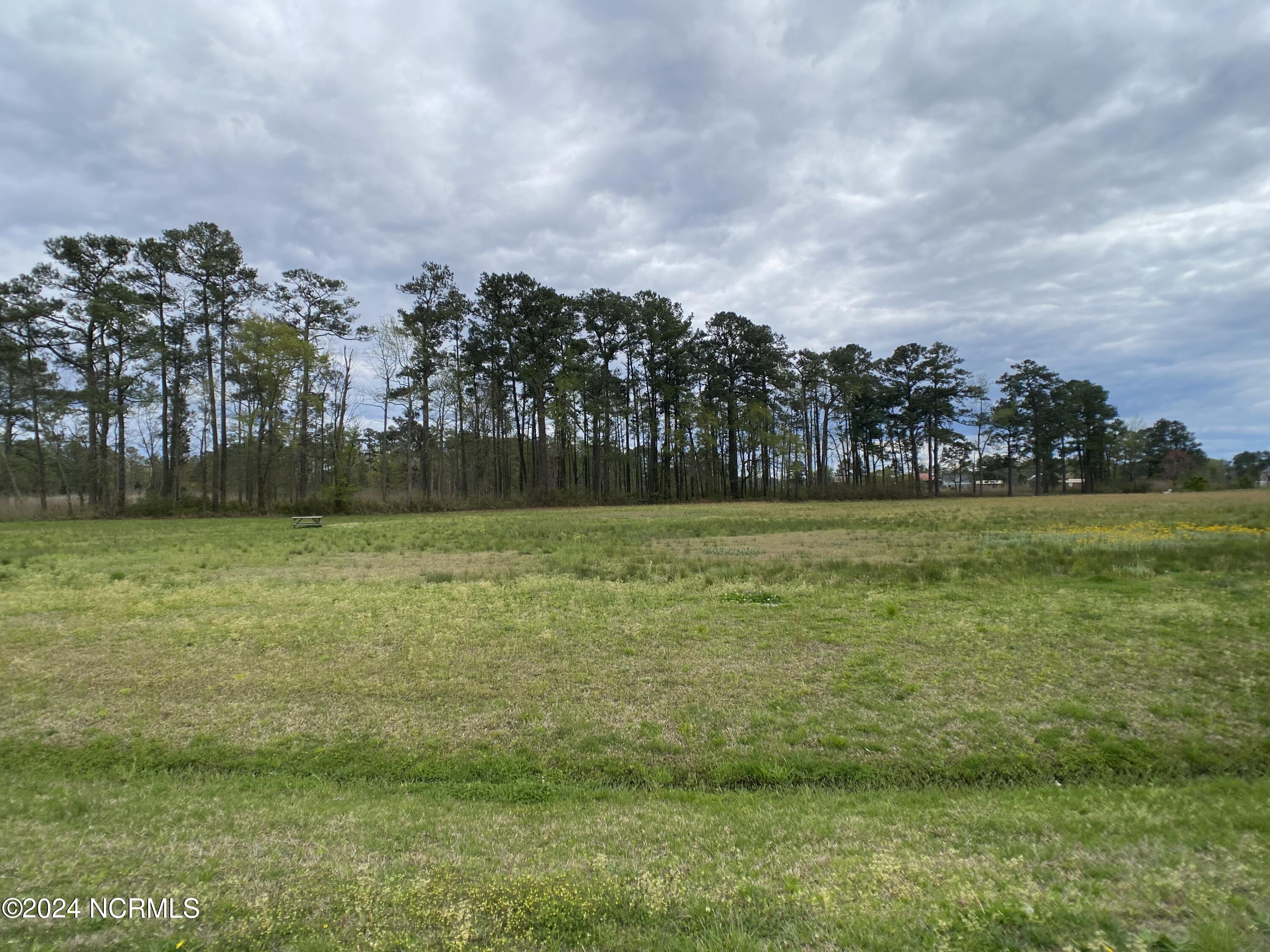 276 N Pointe Drive Property Photo 4