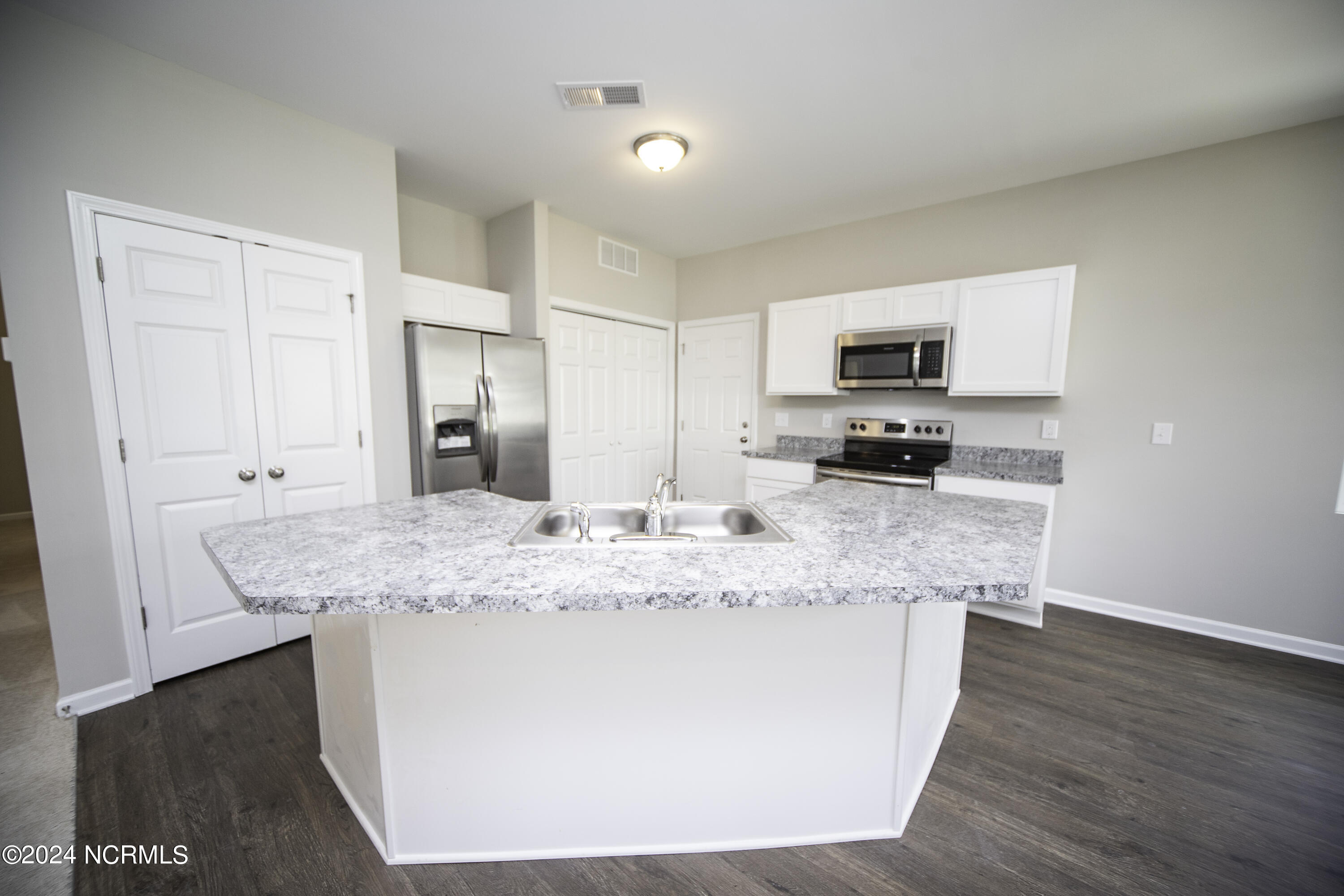 109 Ambergate Court Property Photo 6
