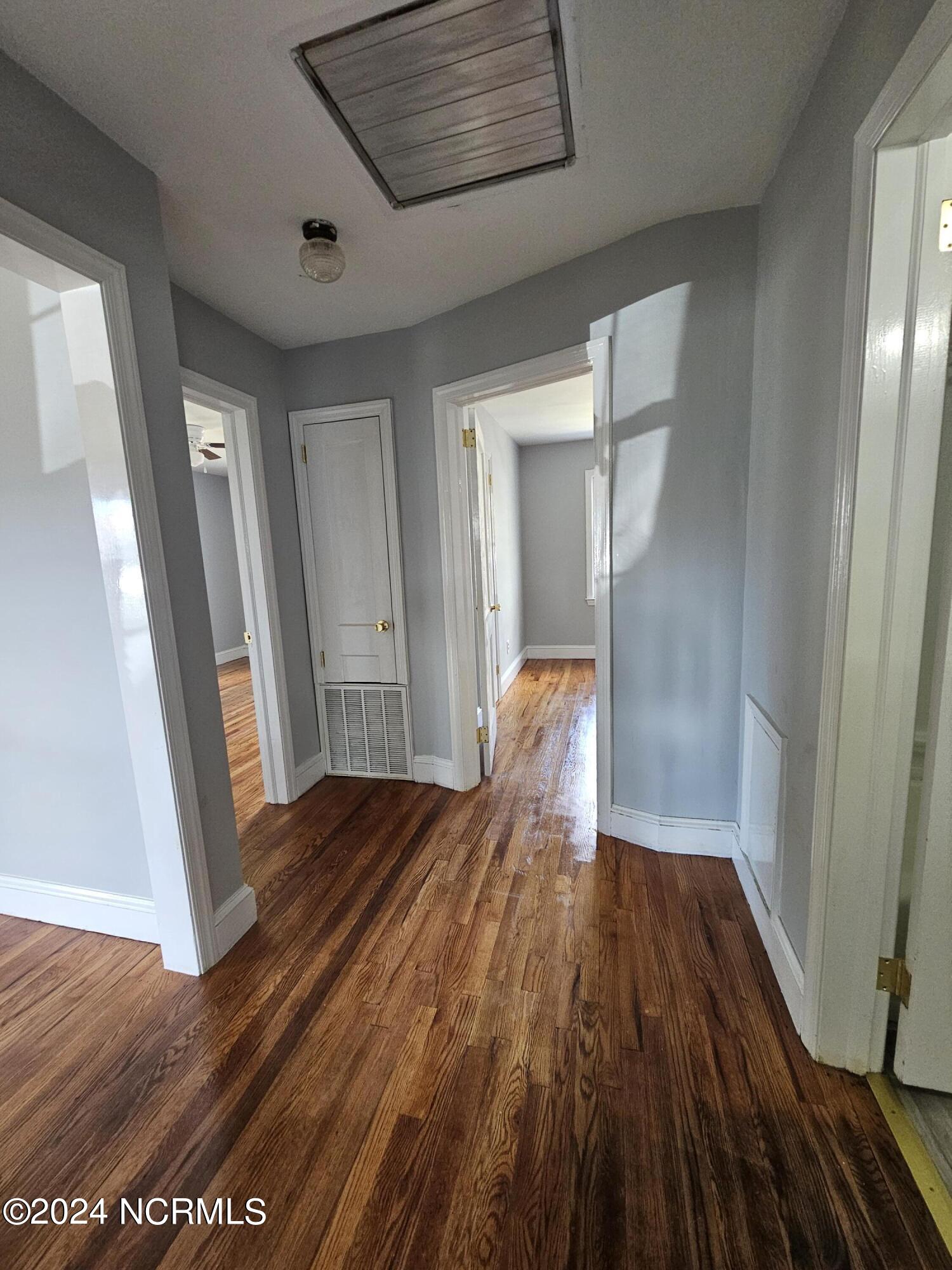 910 Marshall Street Property Photo 8