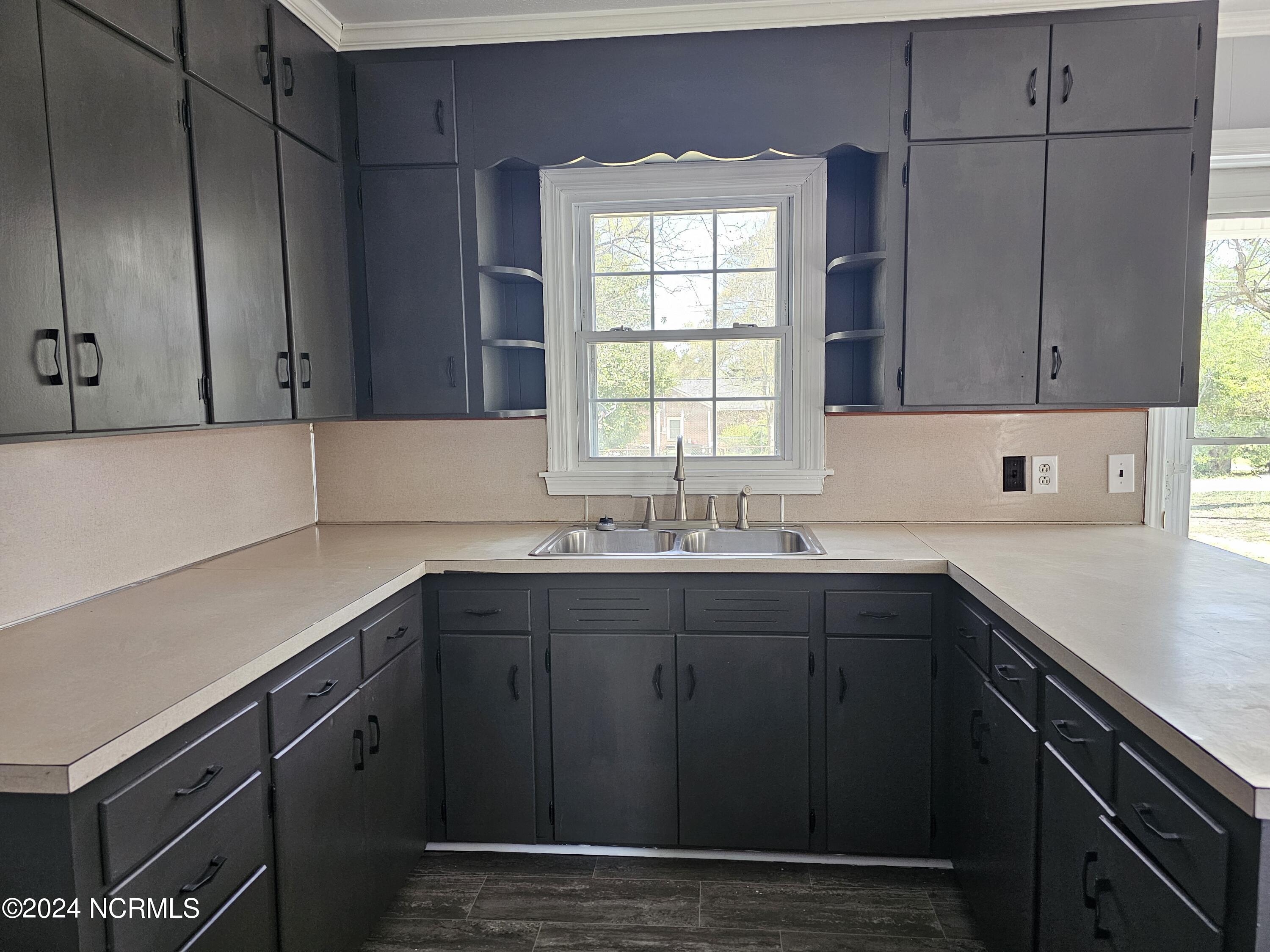 910 Marshall Street Property Photo 10