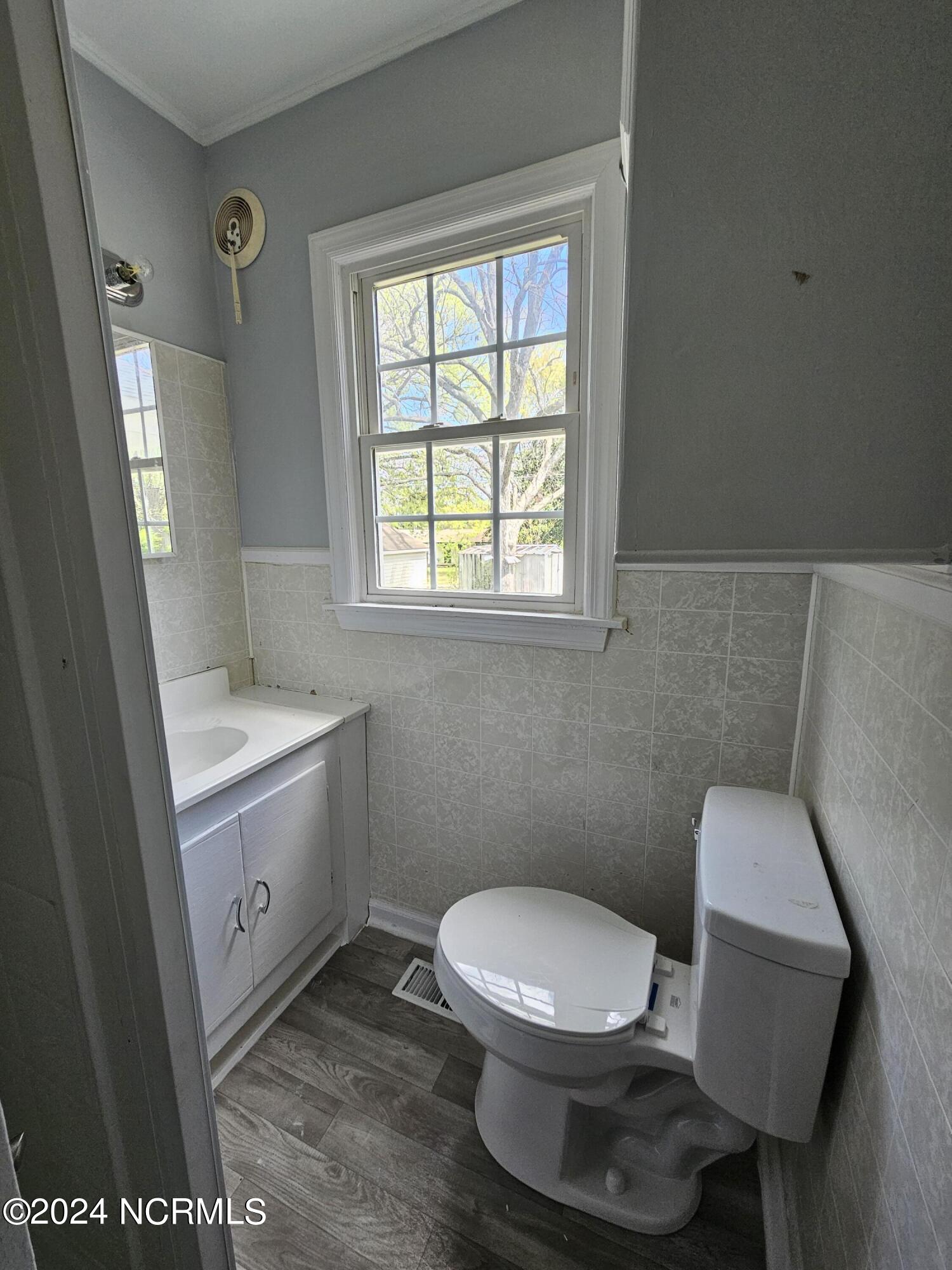 910 Marshall Street Property Photo 11