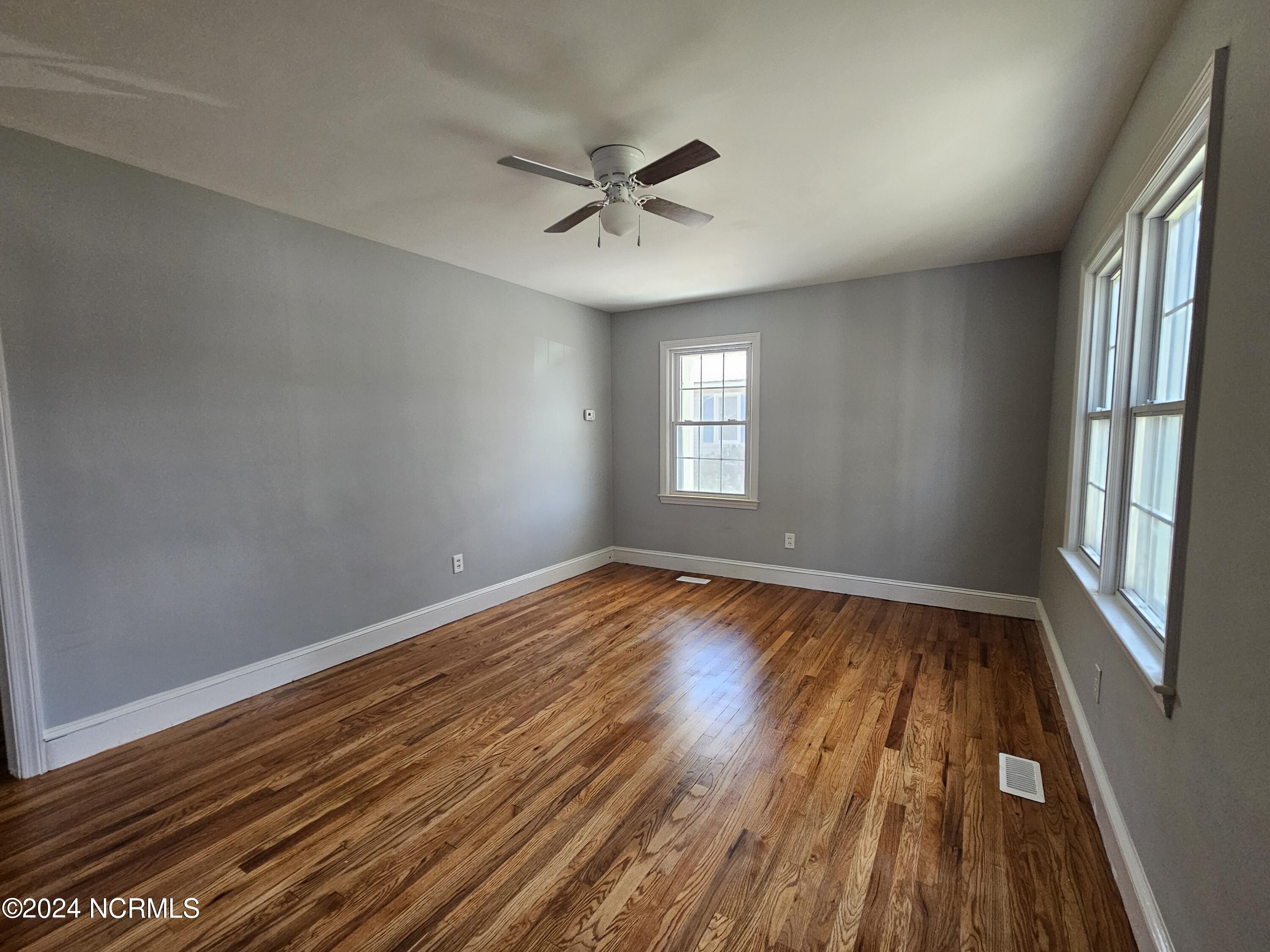 910 Marshall Street Property Photo 24