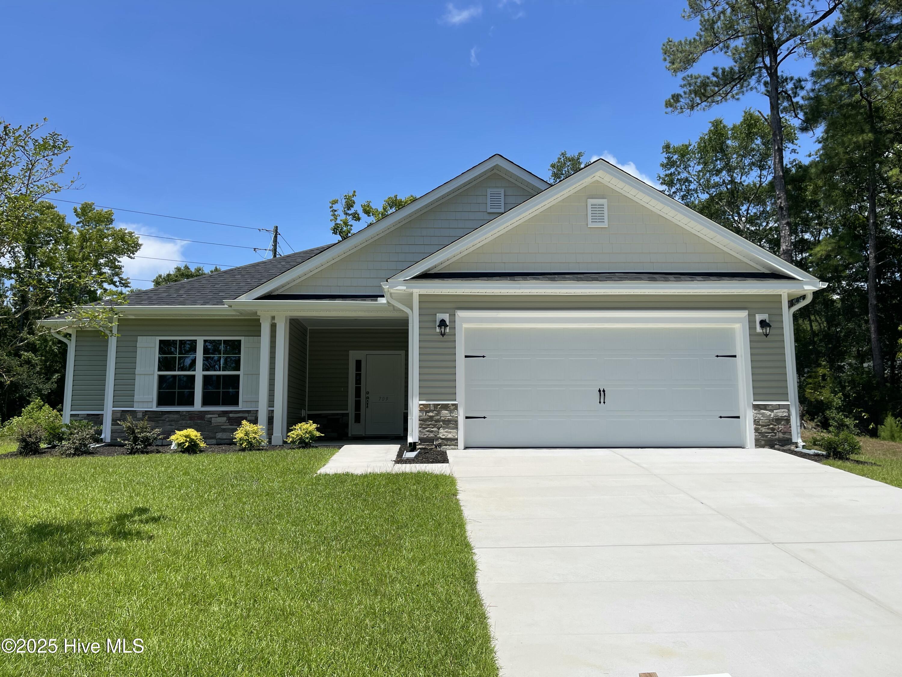709 Lakeland Drive Property Photo 1