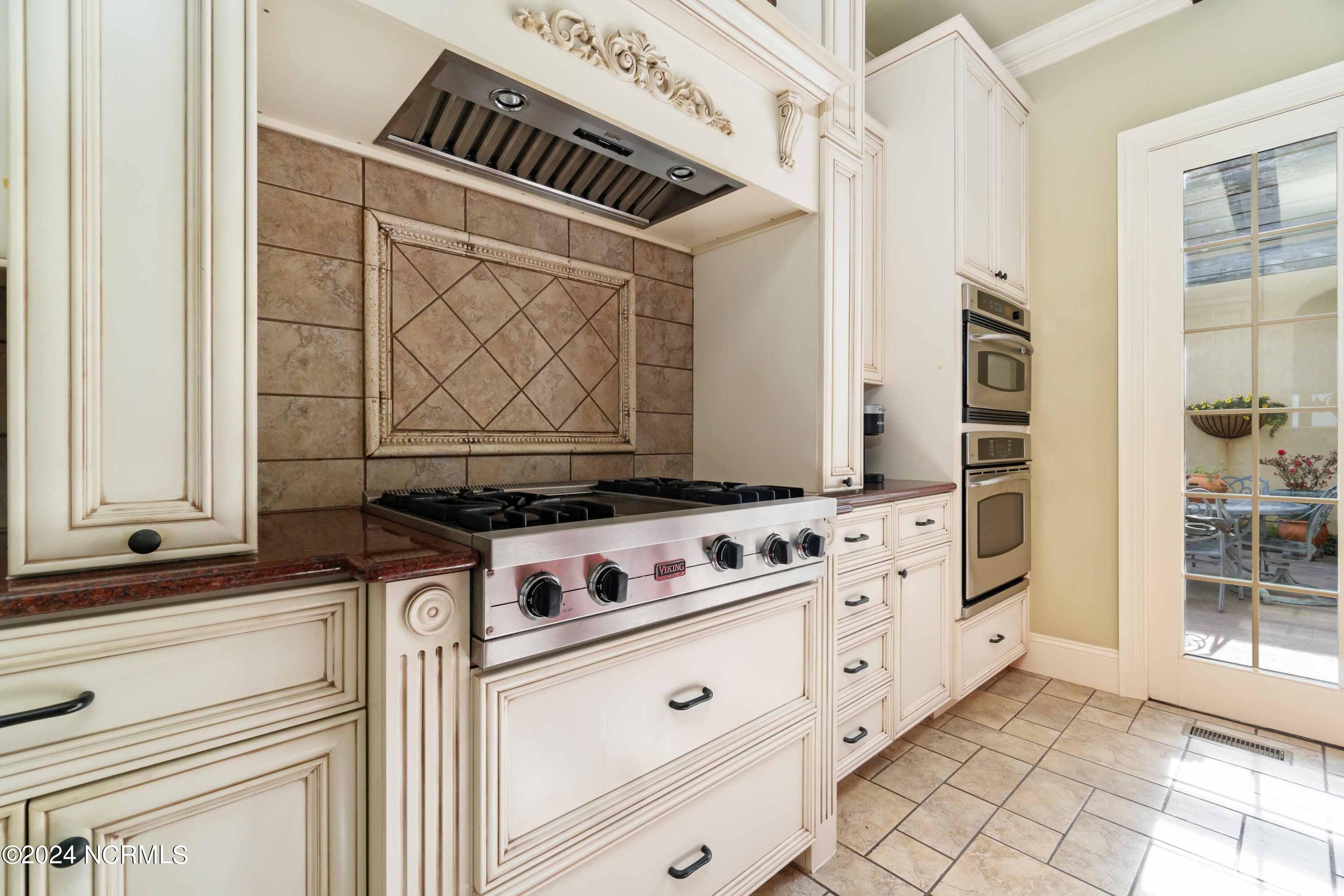 6054 Dolphin Road Property Photo 23