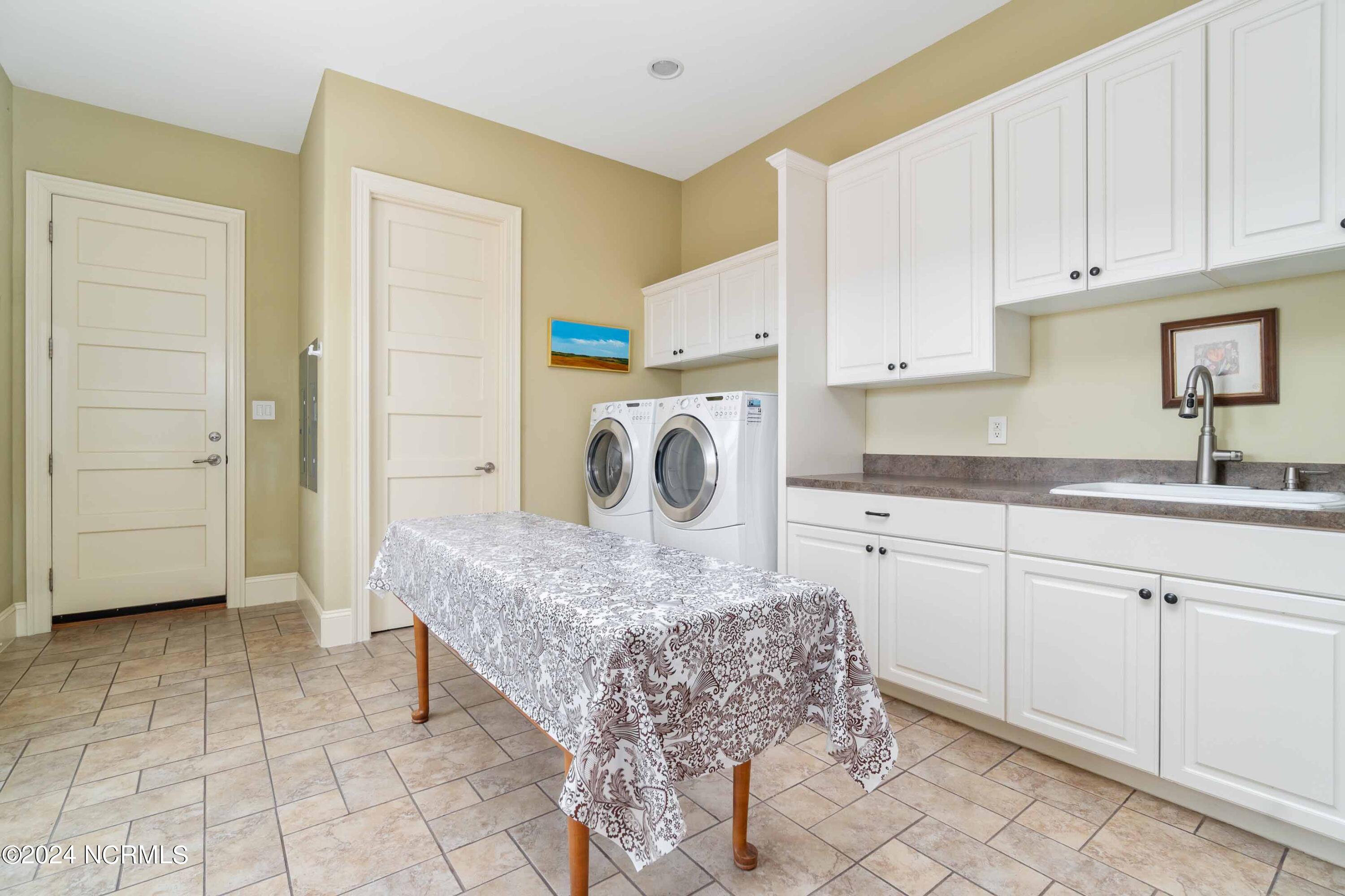 6054 Dolphin Road Property Photo 25