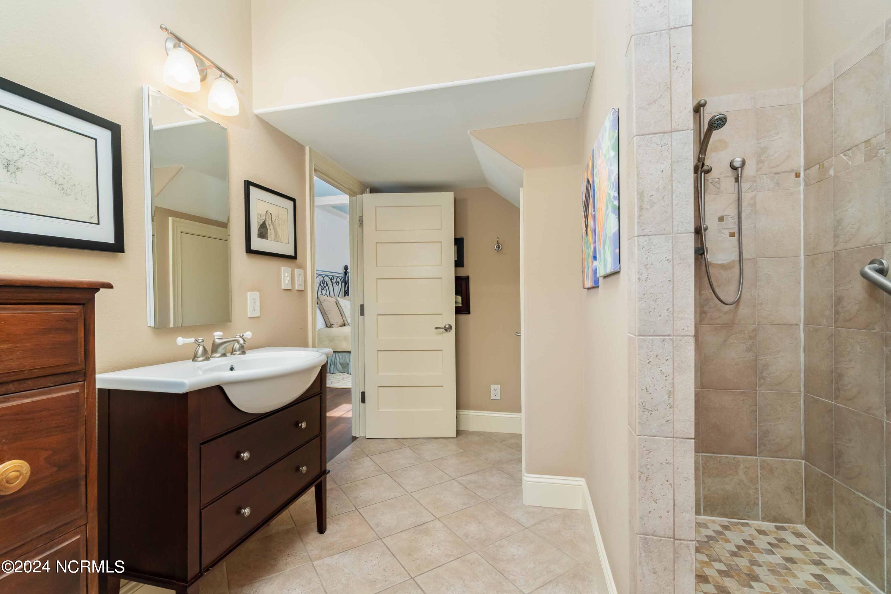6054 Dolphin Road Property Photo 38
