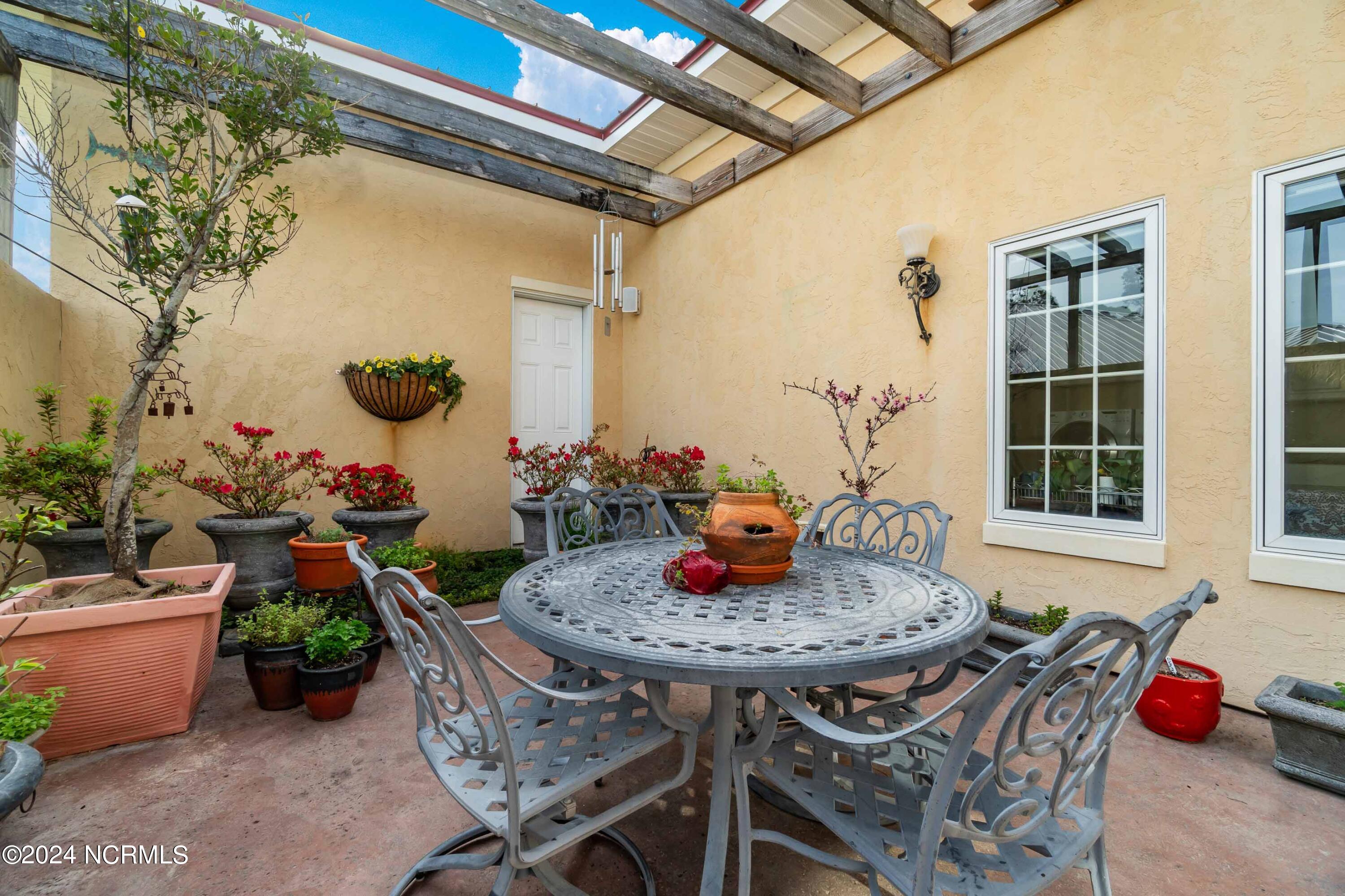 6054 Dolphin Road Property Photo 53