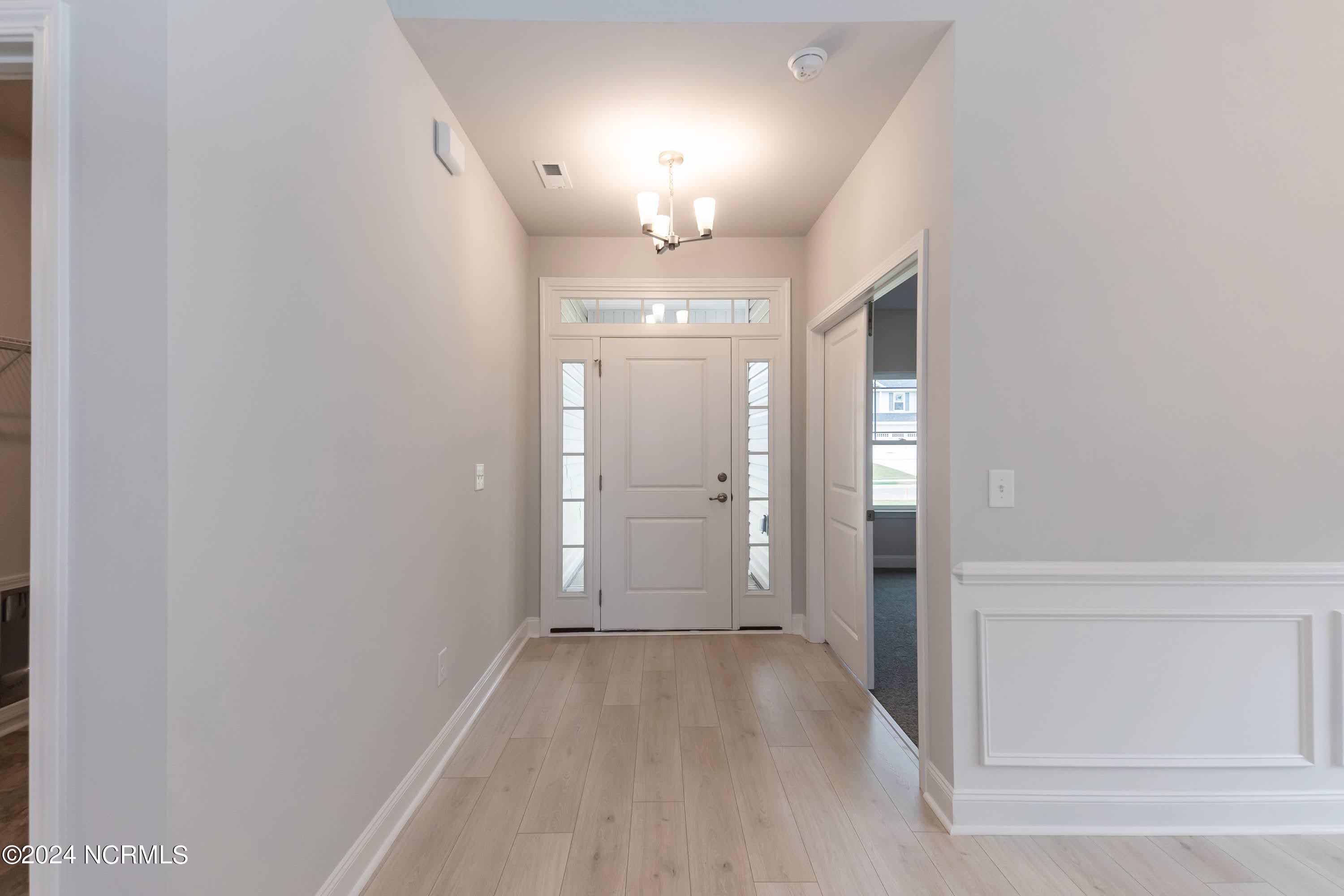 1002 Manhatten Court Property Photo 2