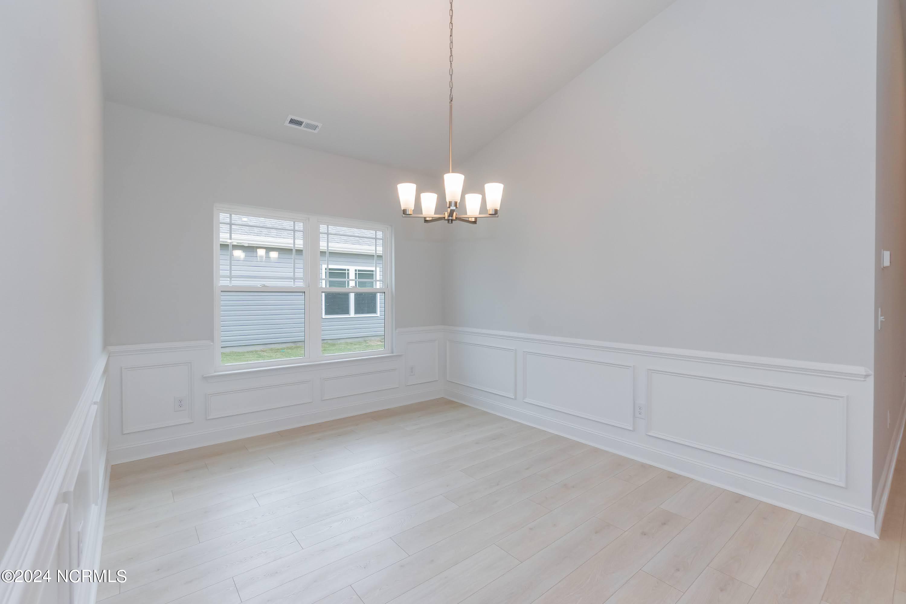 1002 Manhatten Court Property Photo 4
