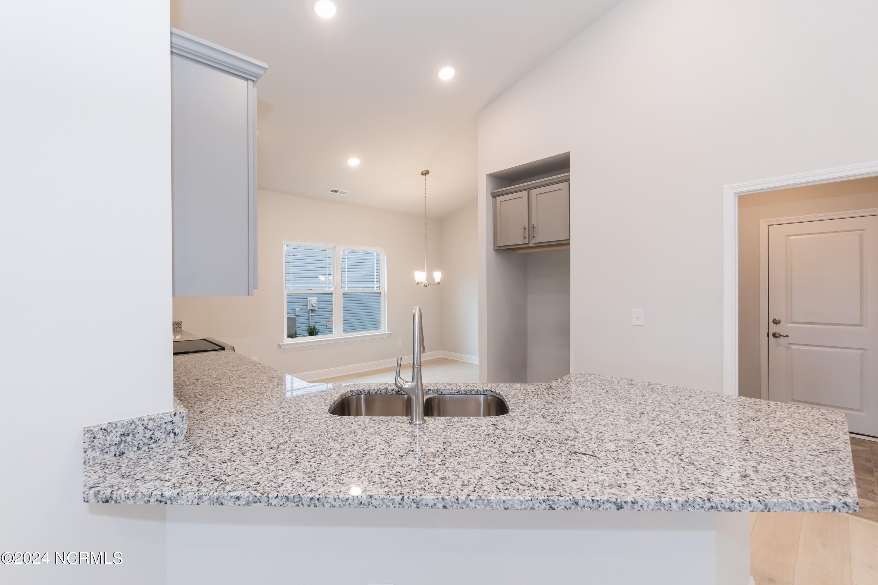 1002 Manhatten Court Property Photo 6