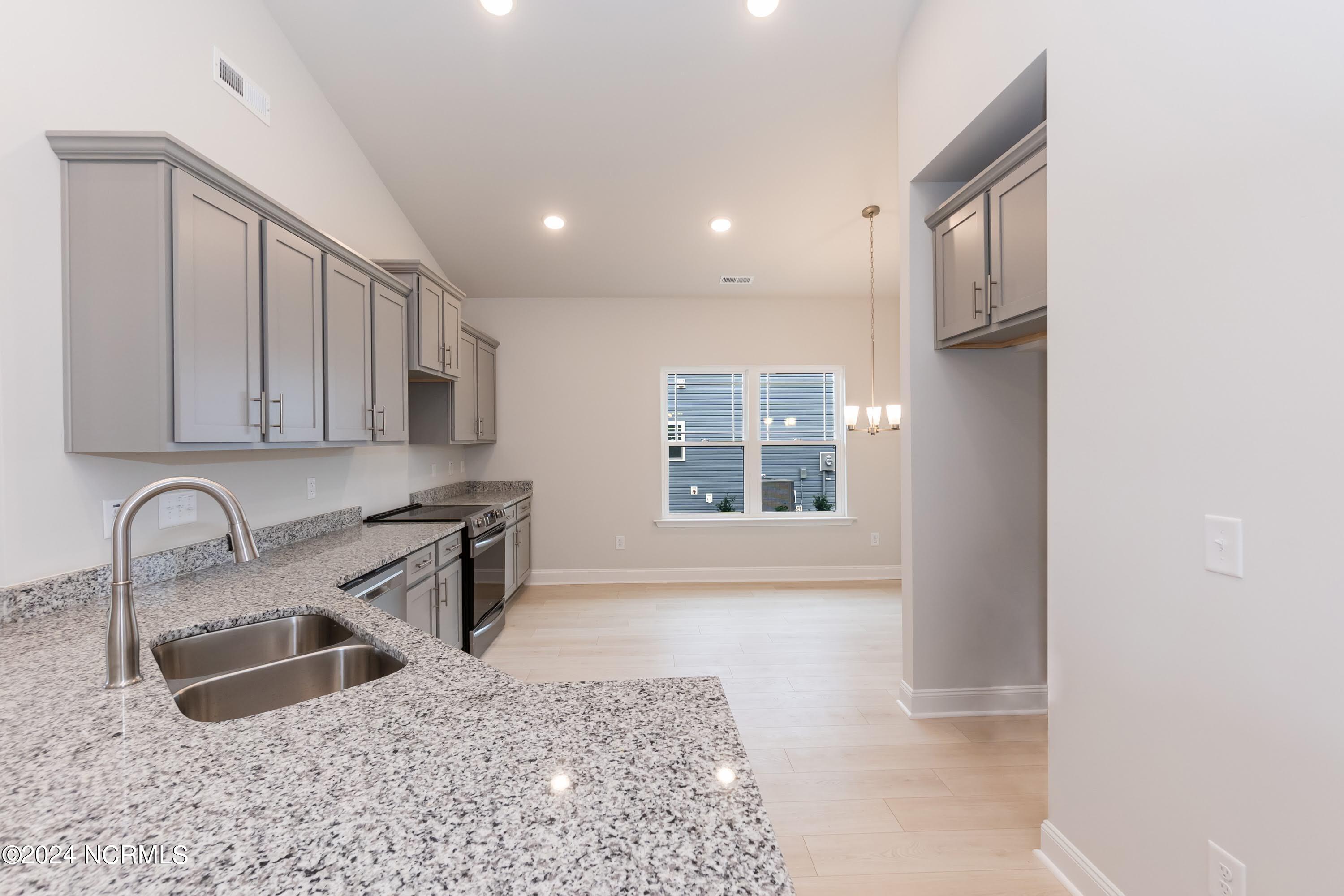 1002 Manhatten Court Property Photo 7