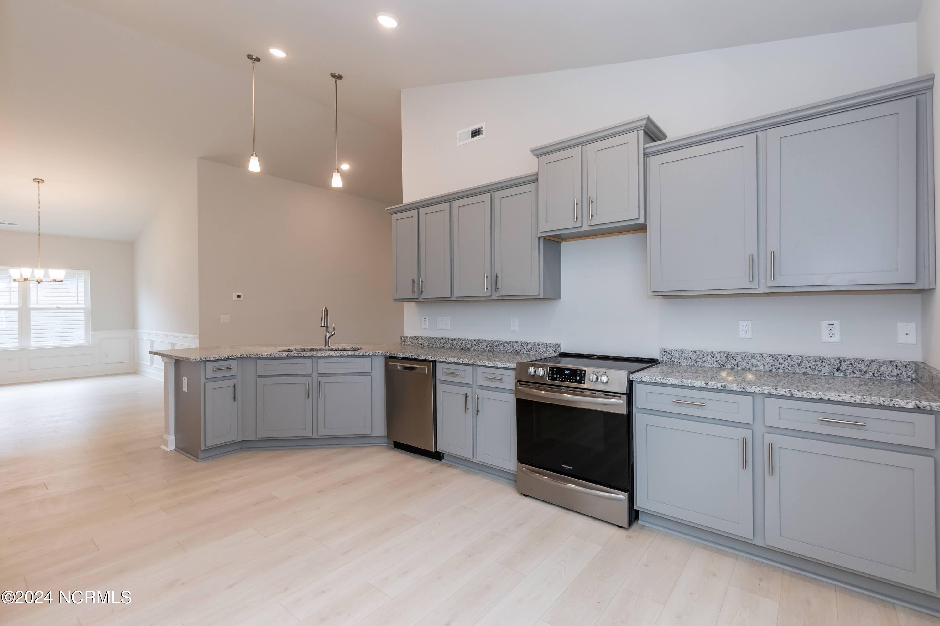 1002 Manhatten Court Property Photo 8