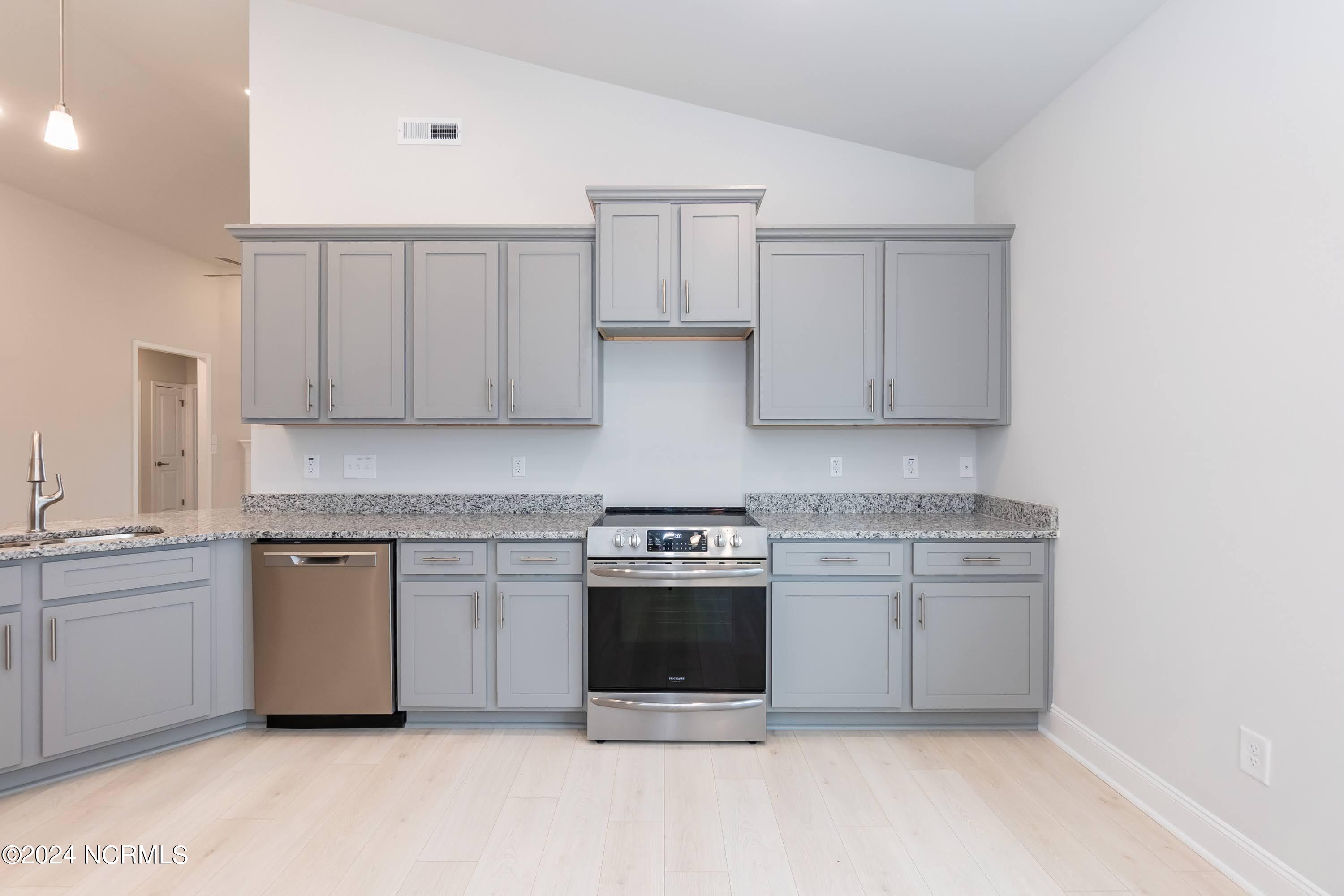 1002 Manhatten Court Property Photo 9
