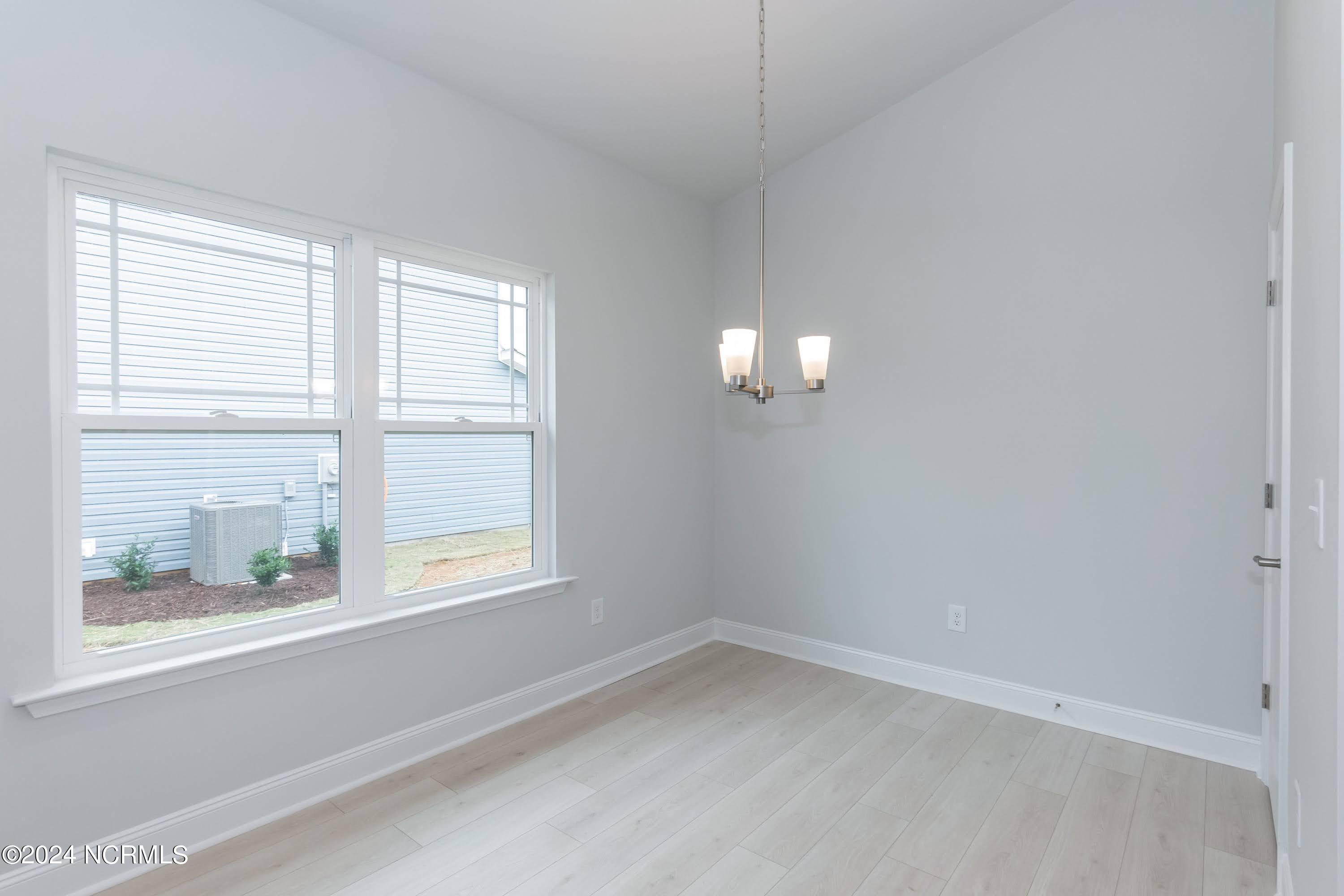 1002 Manhatten Court Property Photo 10