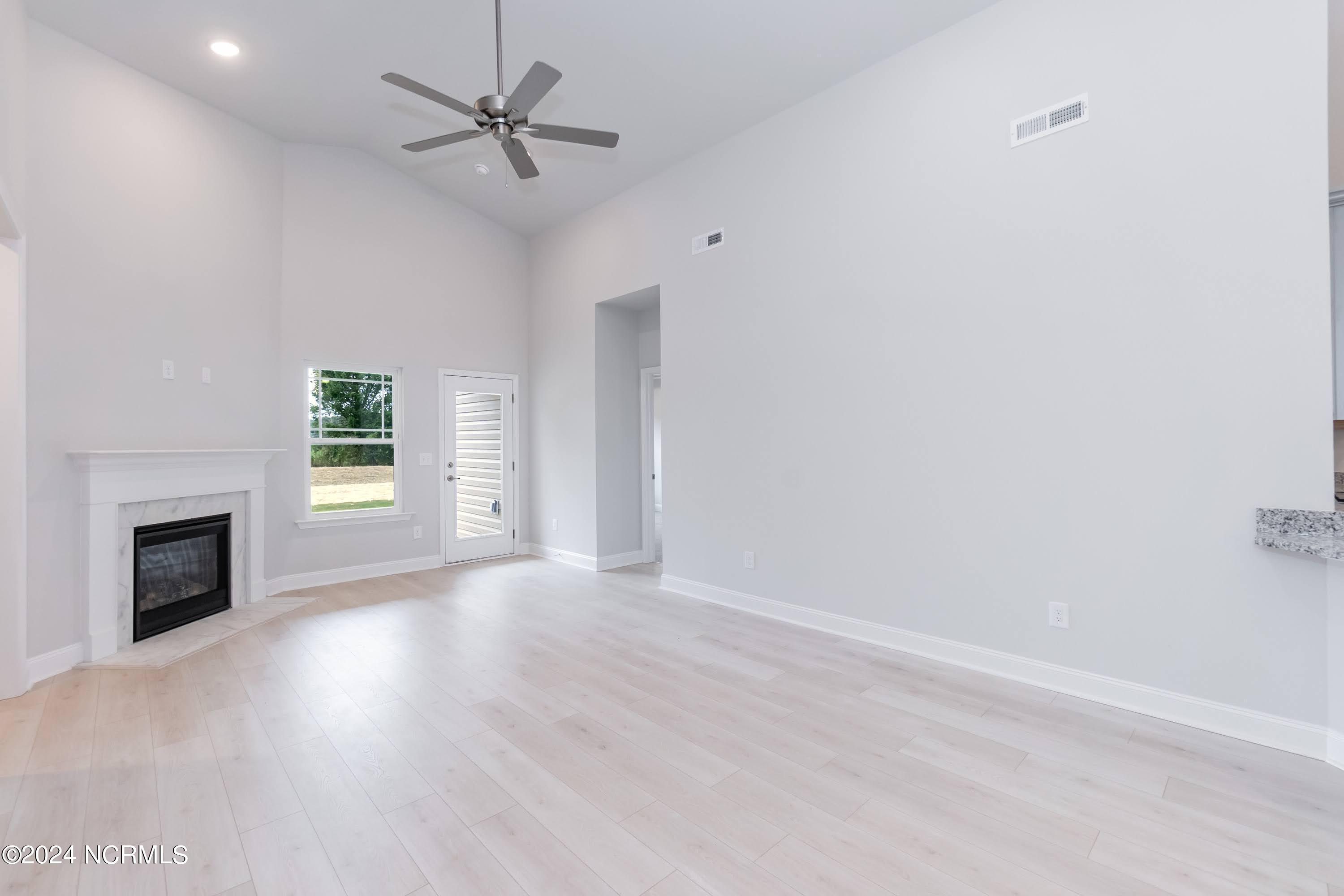 1002 Manhatten Court Property Photo 15