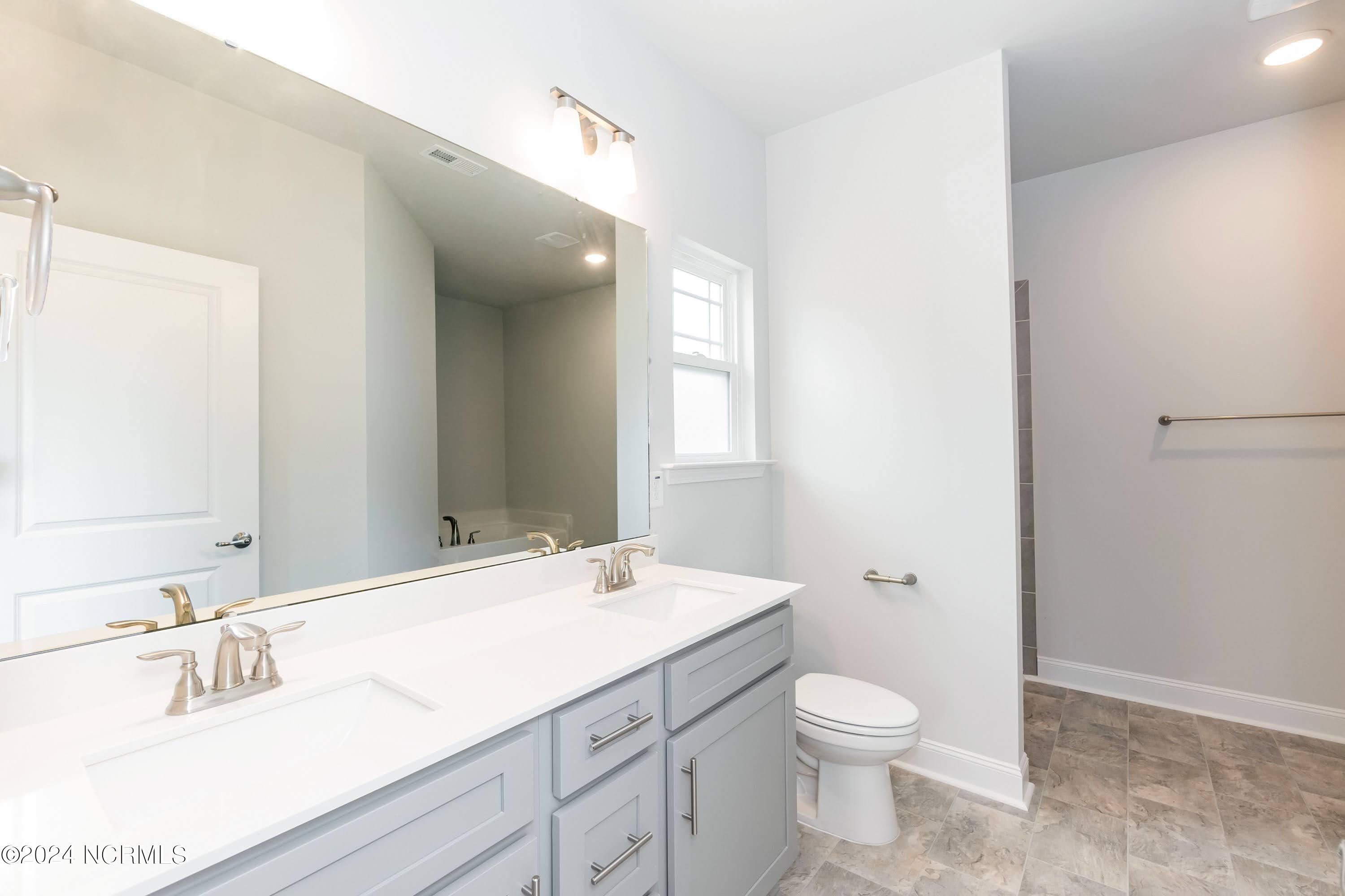 1002 Manhatten Court Property Photo 22