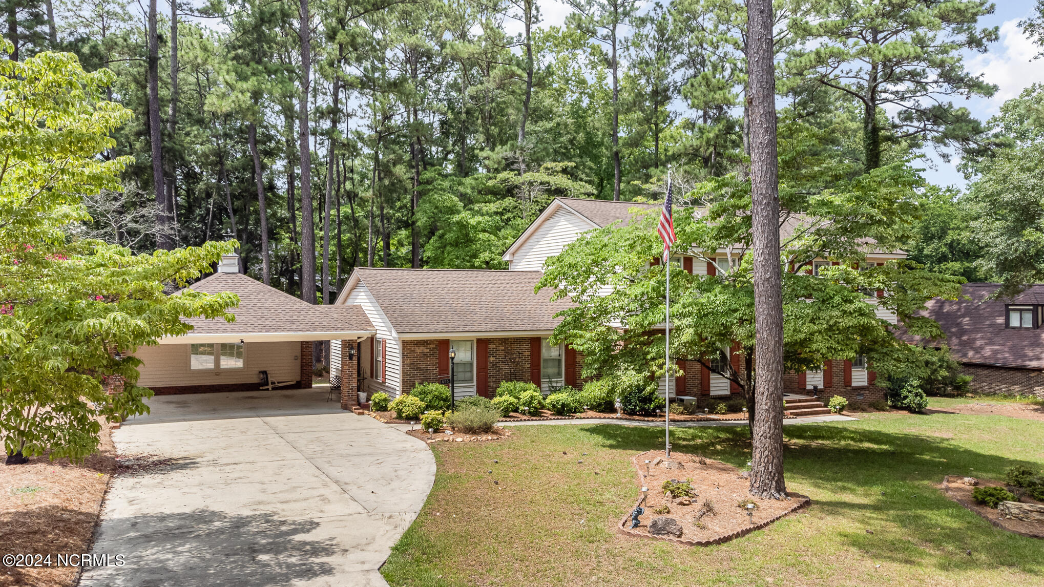 605 Brookwood Lane Property Photo 4