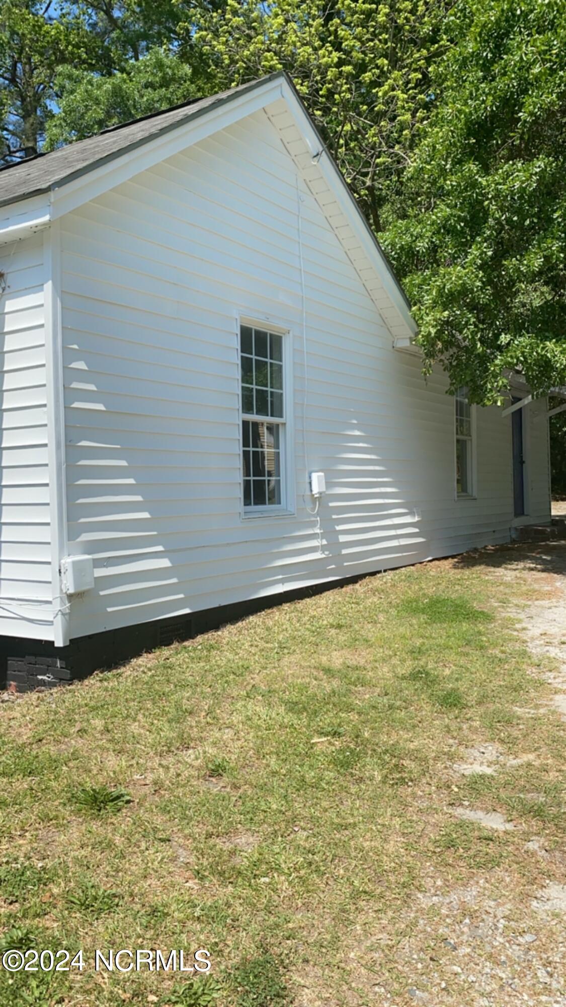 240 E Raleigh Boulevard Property Photo 2
