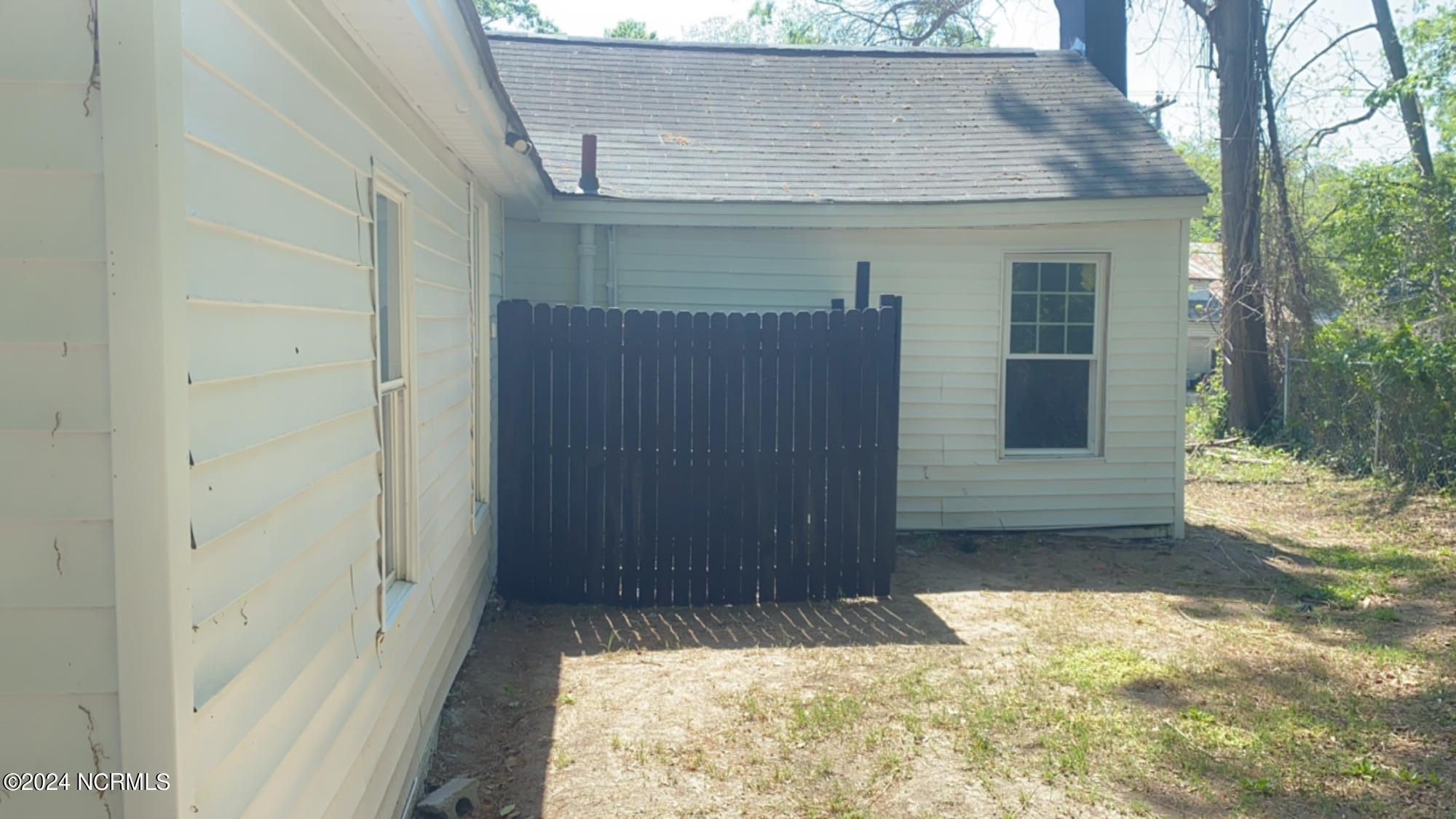 240 E Raleigh Boulevard Property Photo 4