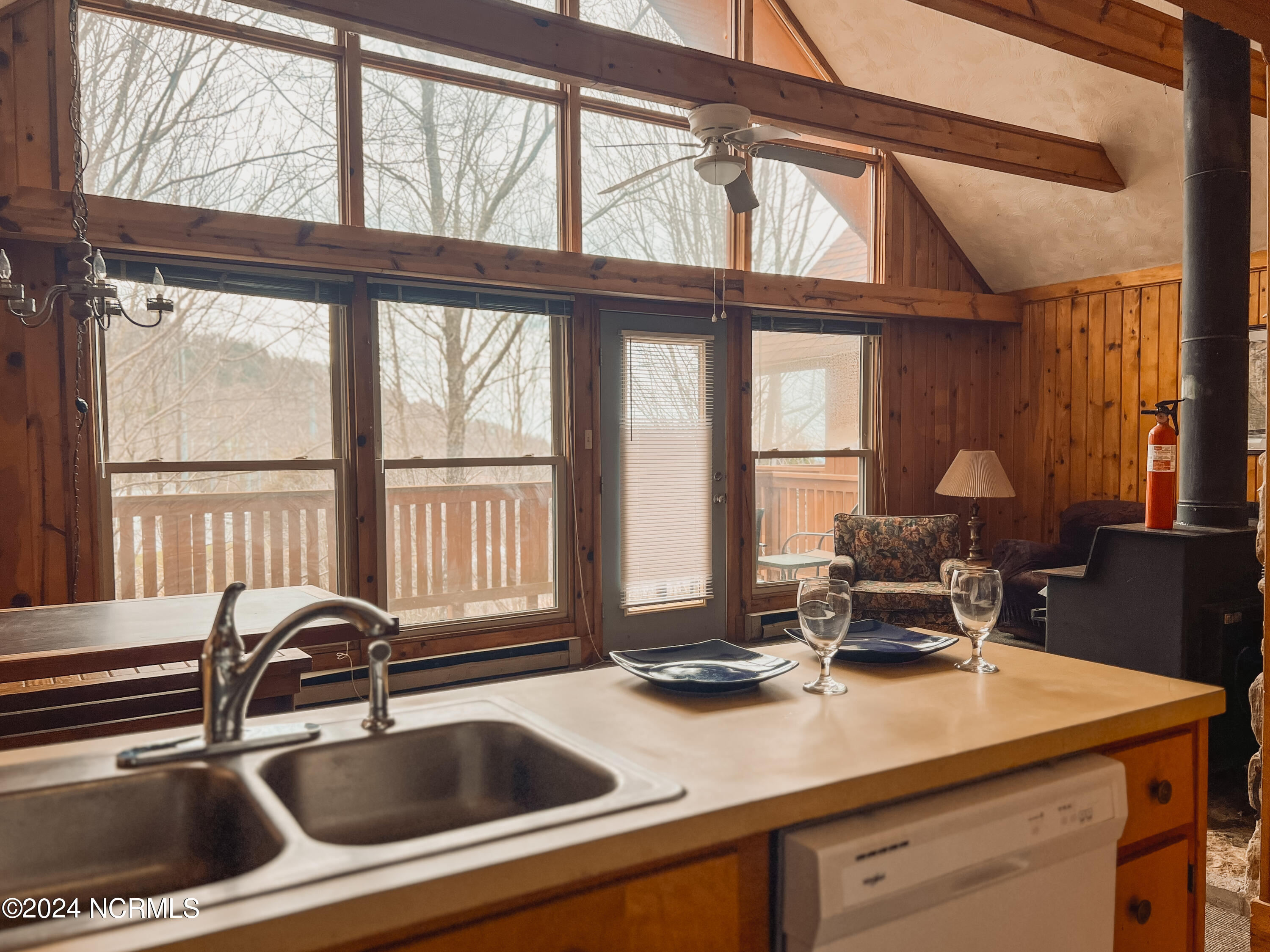 102 Skiview Lane Property Photo 10