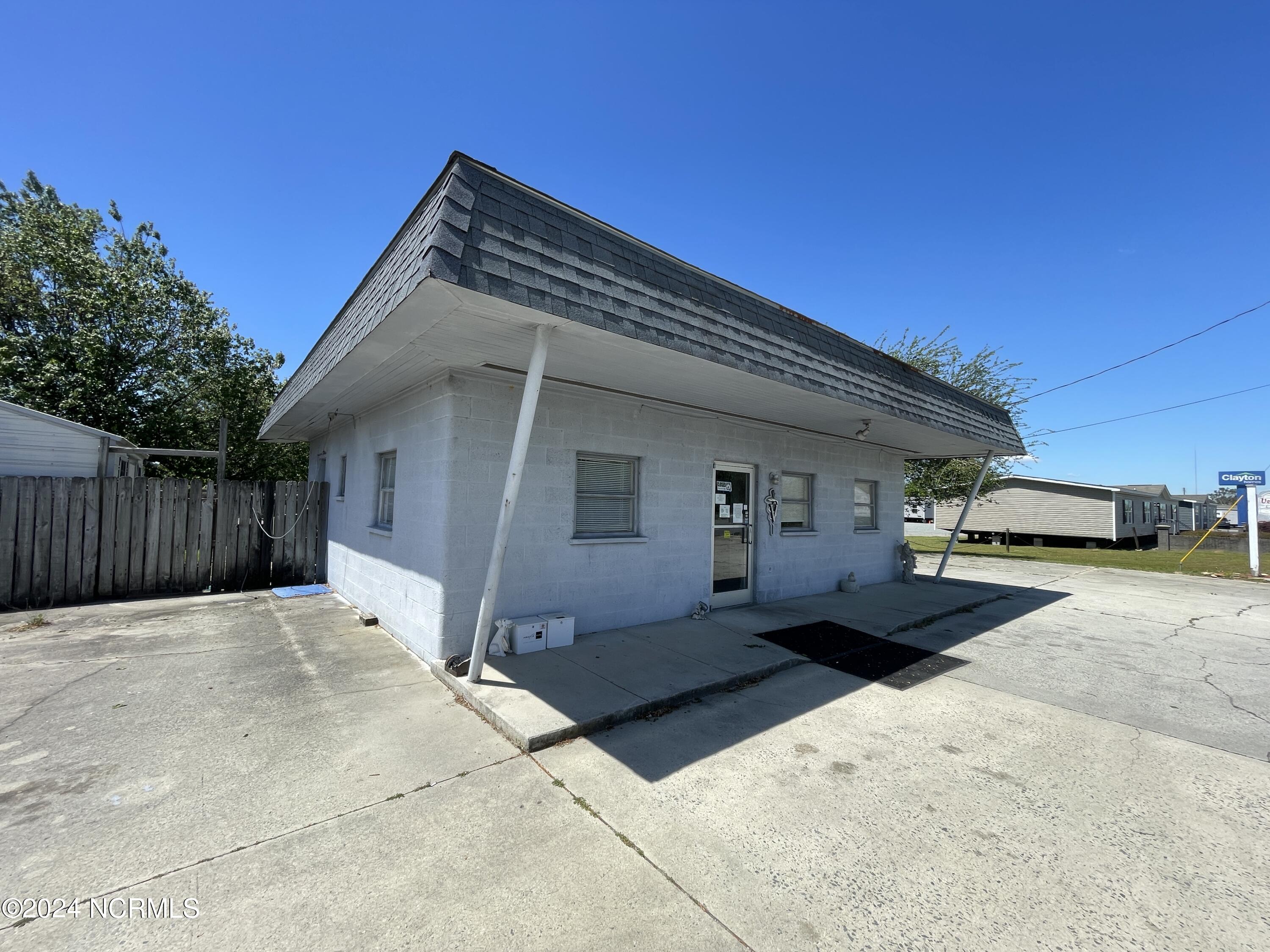 804 Southeast Boulevard Property Photo 1