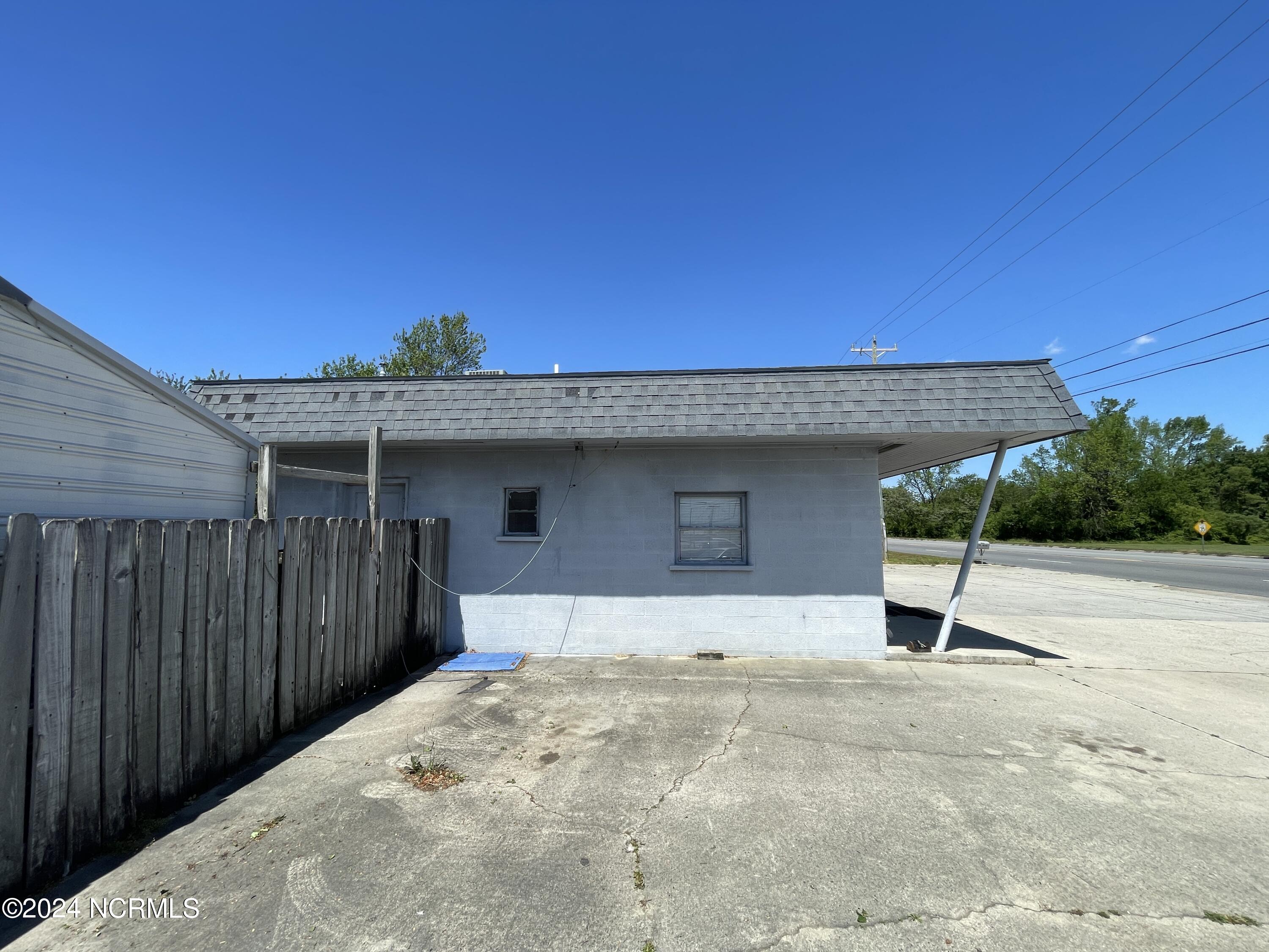 804 Southeast Boulevard Property Photo 5
