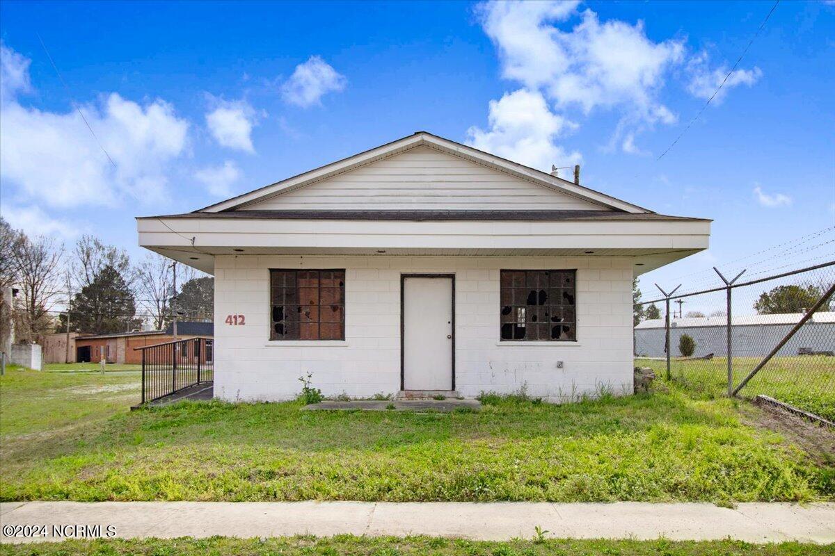 312 Herring Avenue E Property Photo 5