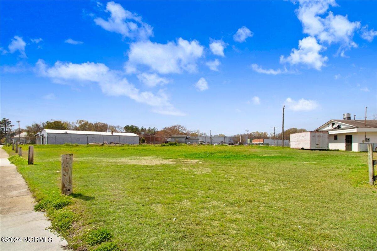 312 Herring Avenue E Property Photo 9