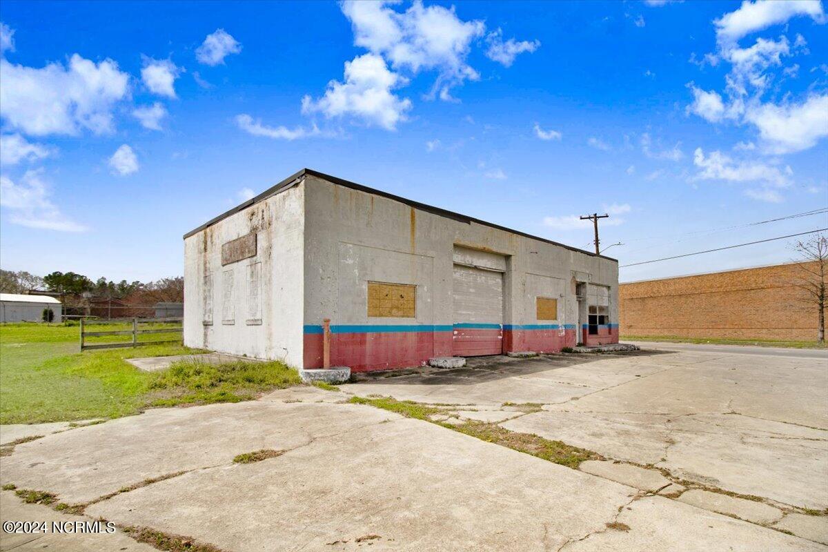 312 Herring Avenue E Property Photo 16