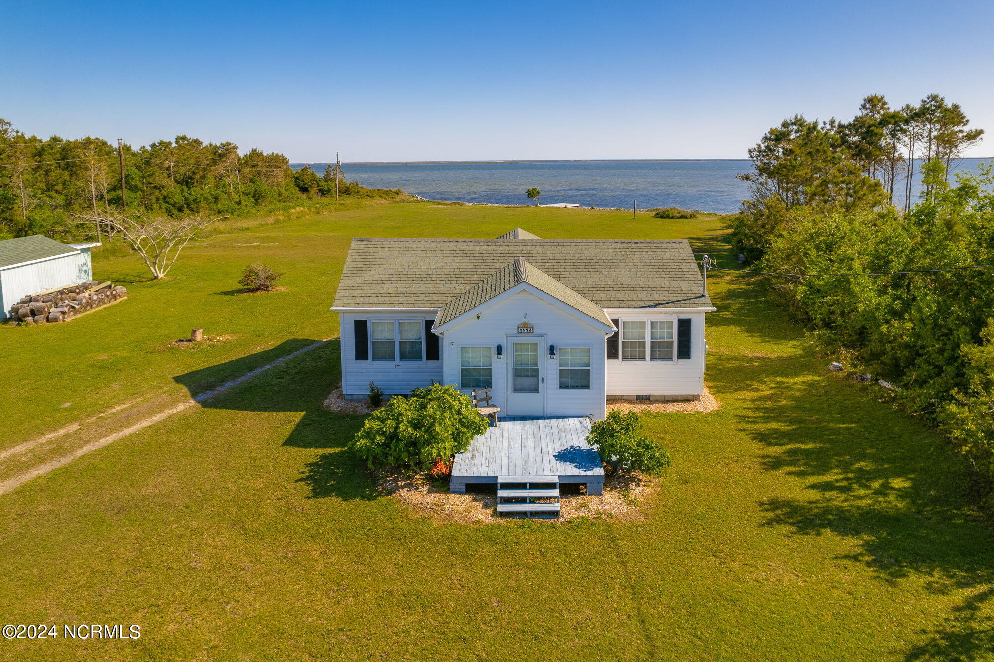 2524 Cedar Island Road Property Photo 2