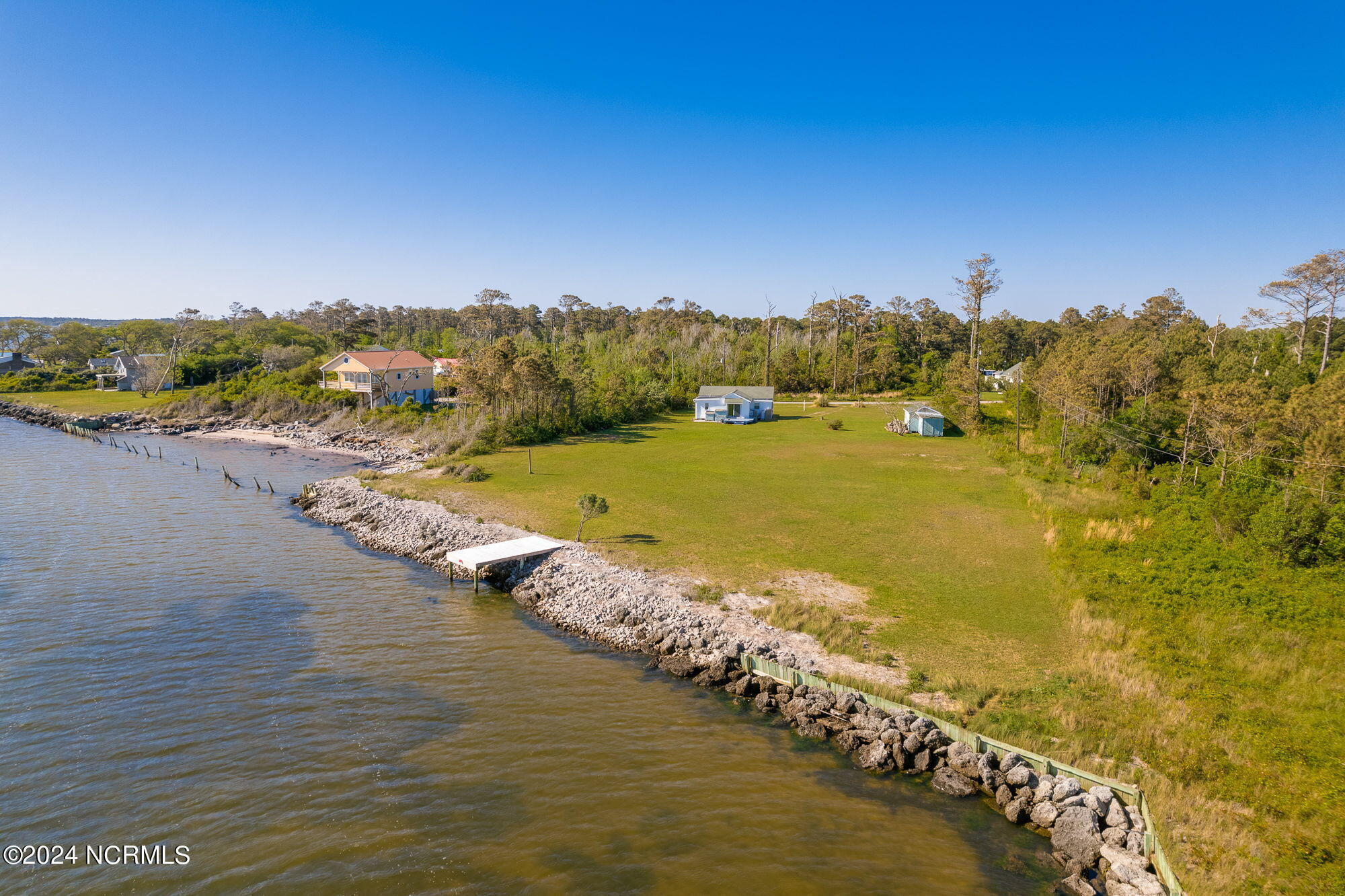 2524 Cedar Island Road Property Photo 9