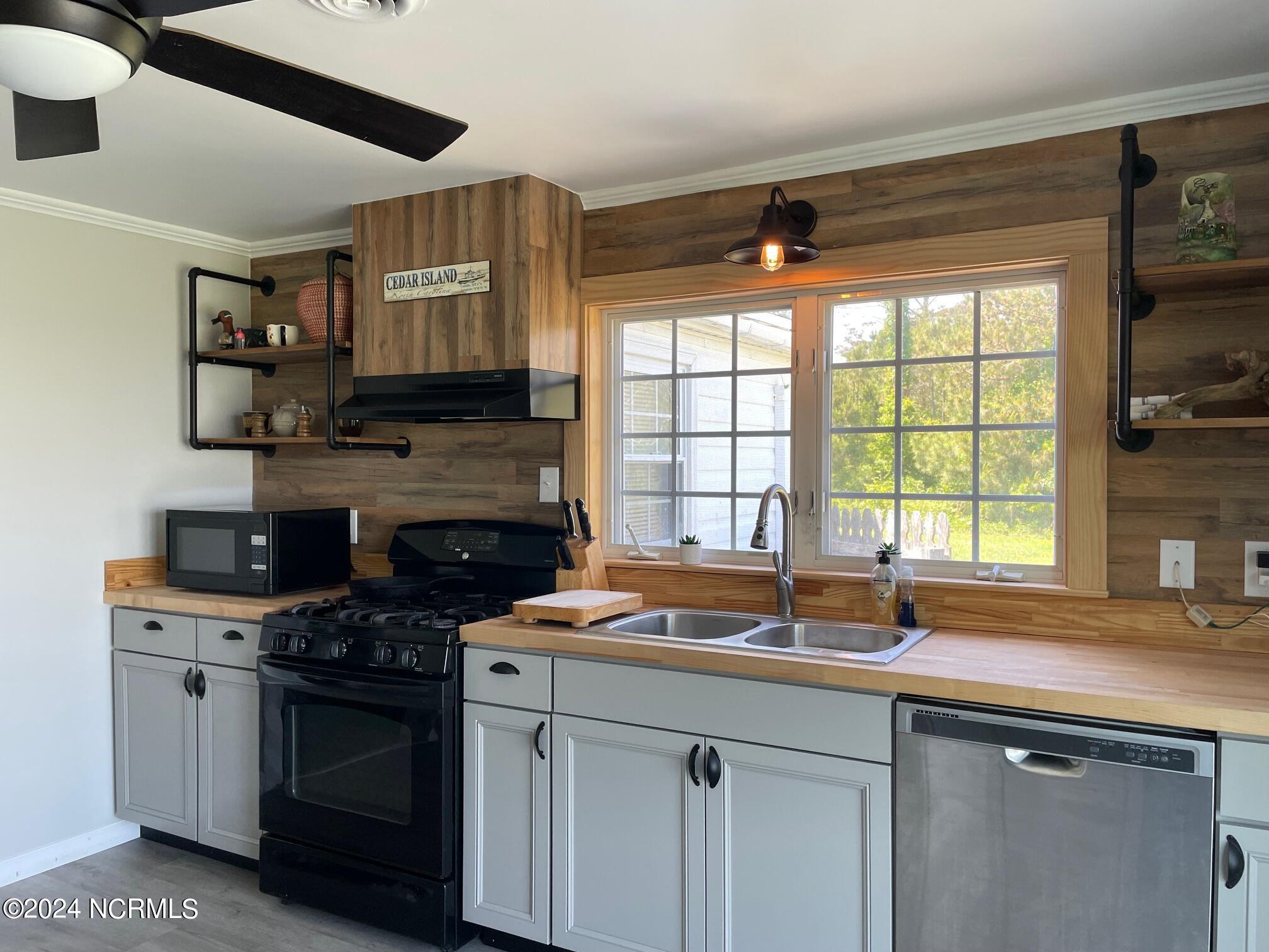 2524 Cedar Island Road Property Photo 18