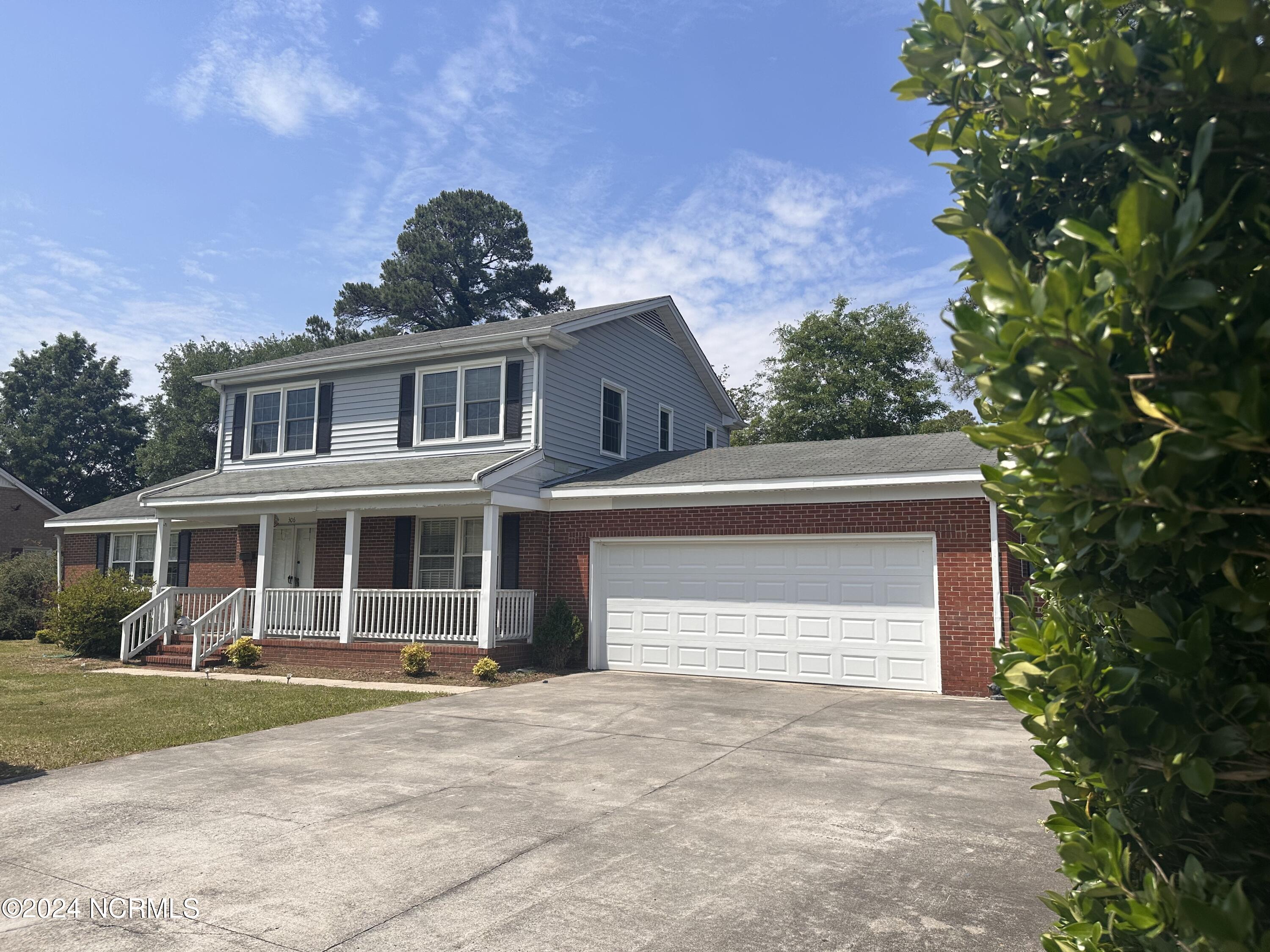 306 W 33rd Street Property Photo