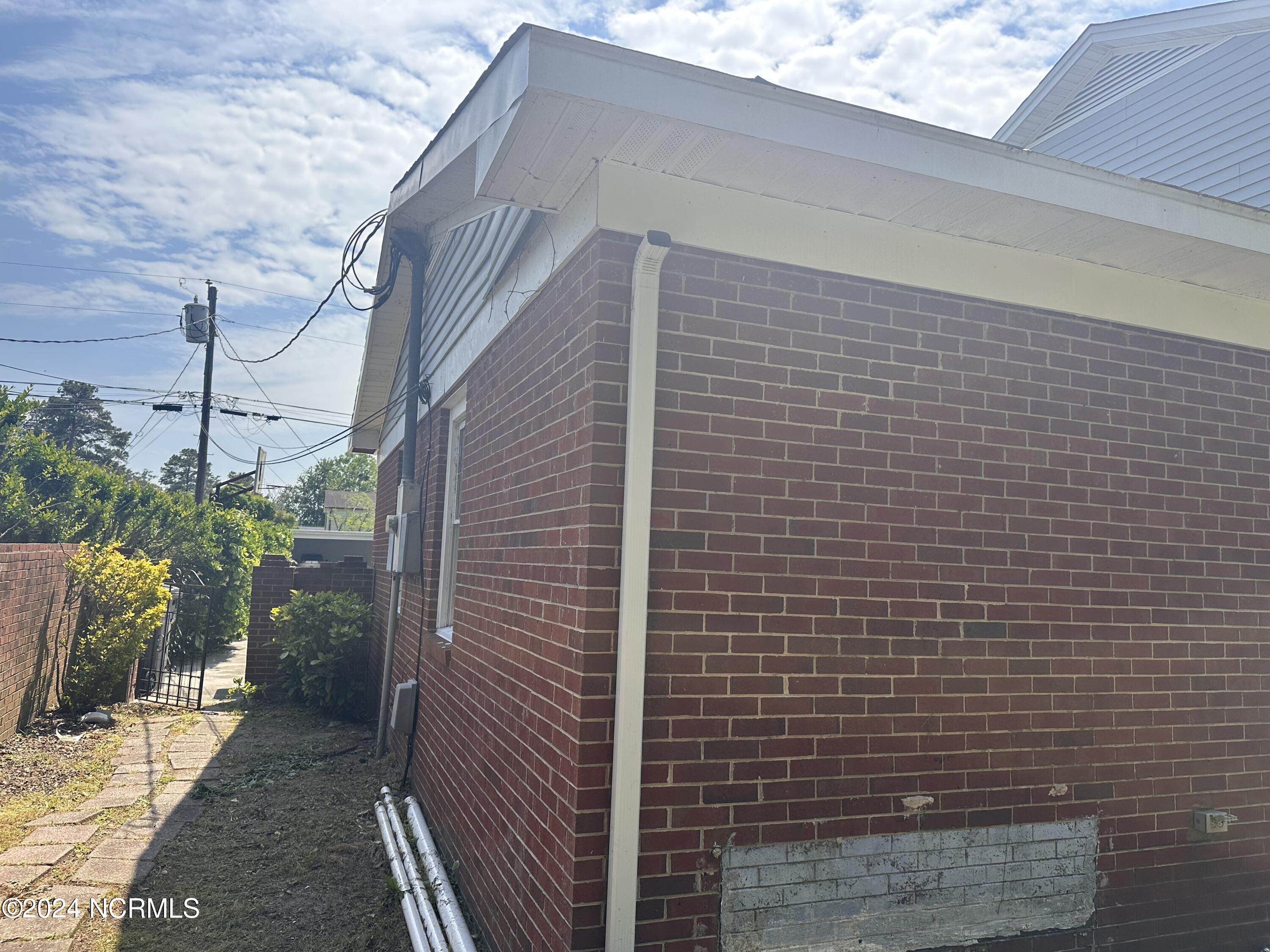 306 W 33rd Street Property Photo 6